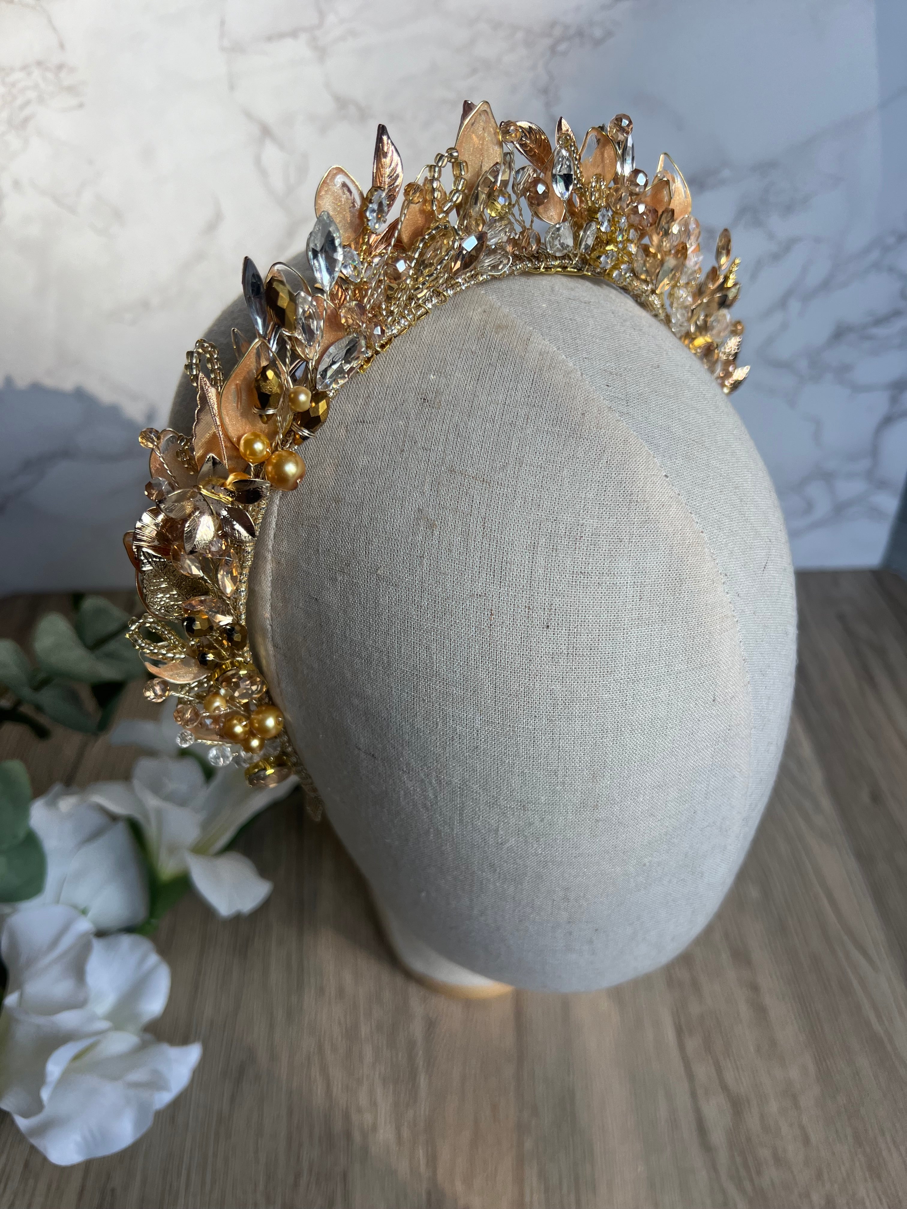 Alice crown in Golden shades Alice crown in Golden shades Precius pearls