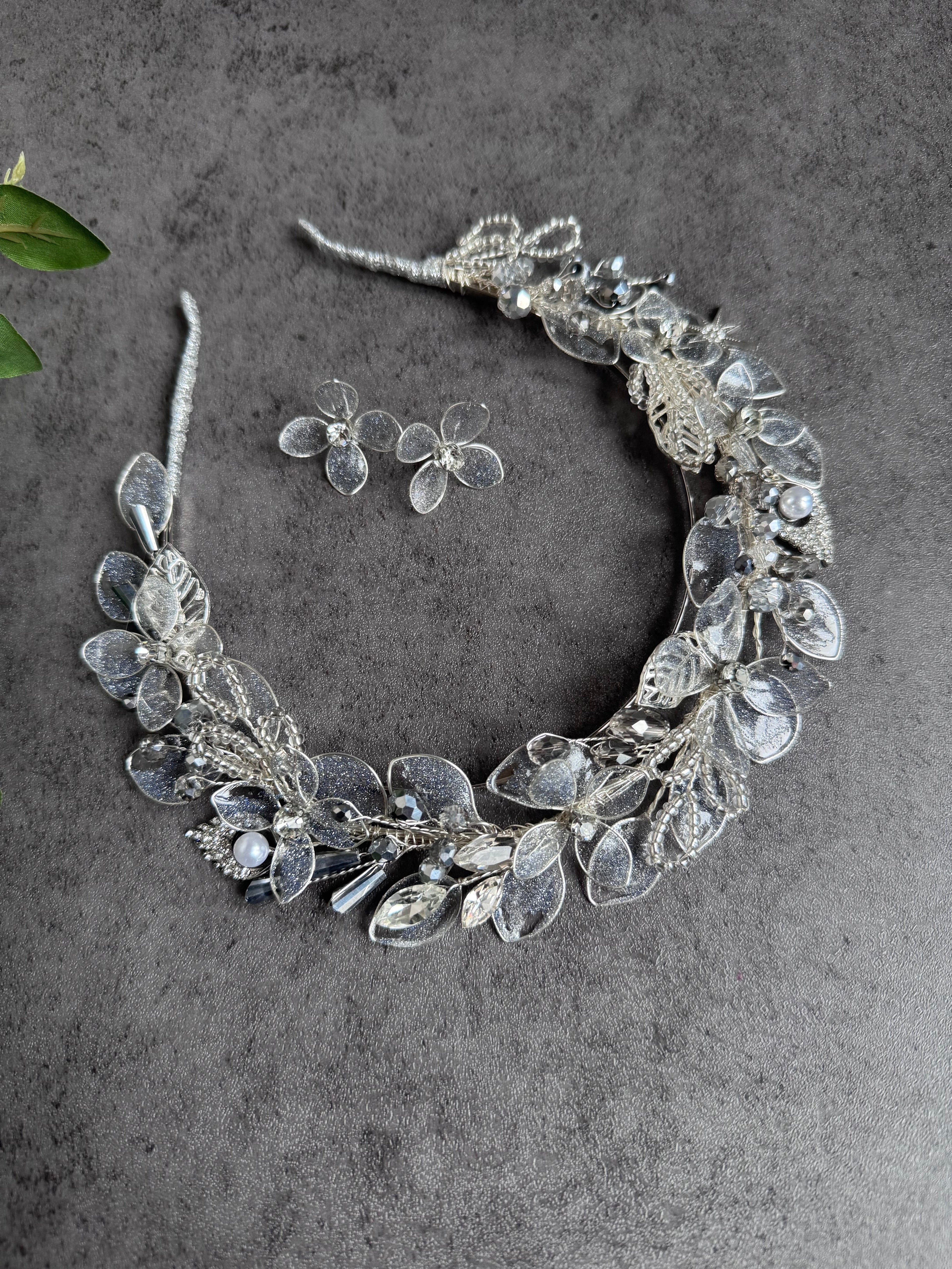 Silver Wedding guest halo Silver Wedding guest halo Precius pearls