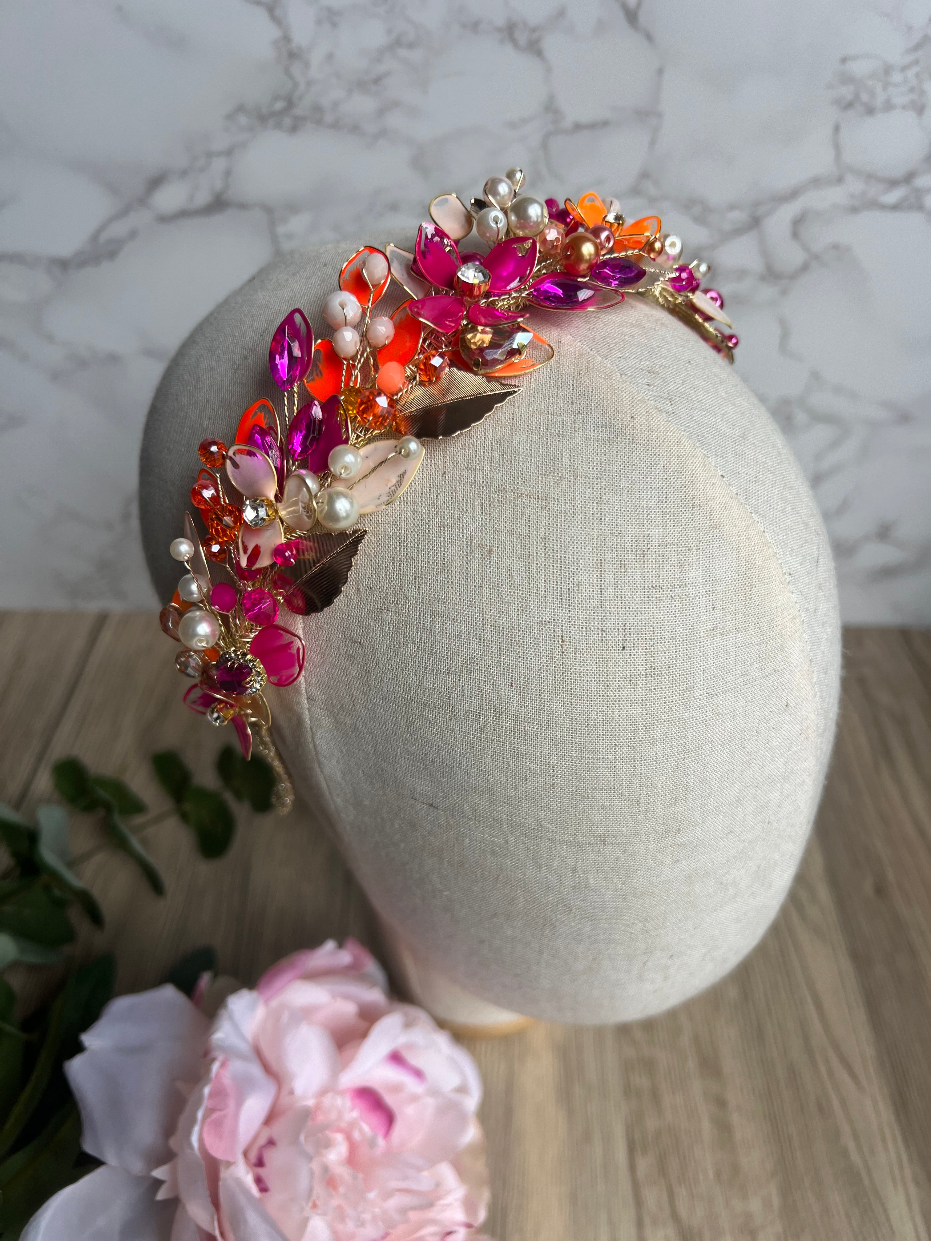 Stunning Orange and Fucshia low wedding guest headpiece Stunning Orange and Fucshia low wedding guest headpiece Precius pearls