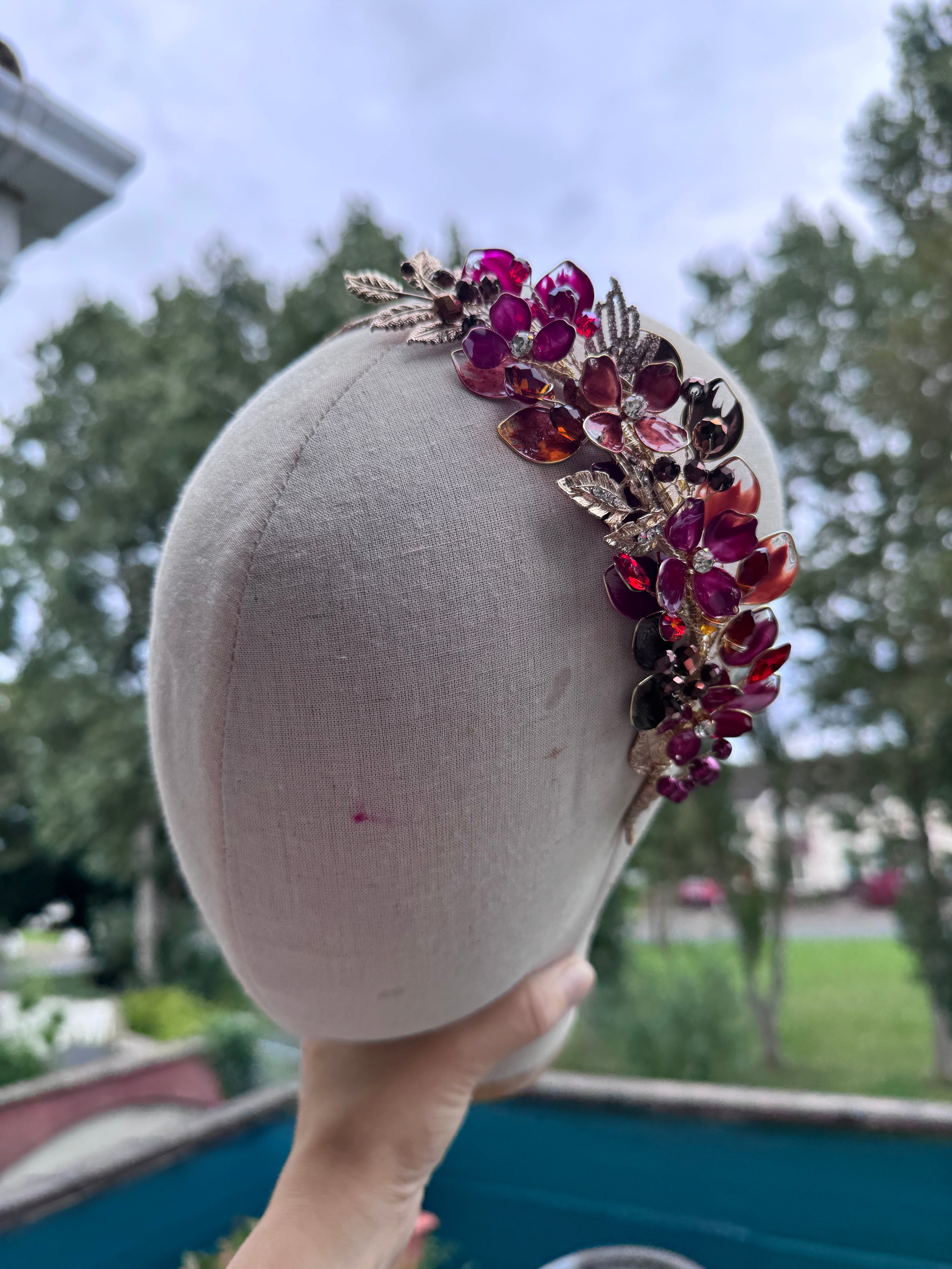Burgundy and Brown side Heapdiece Burgundy and Brown side Heapdiece Precius pearls