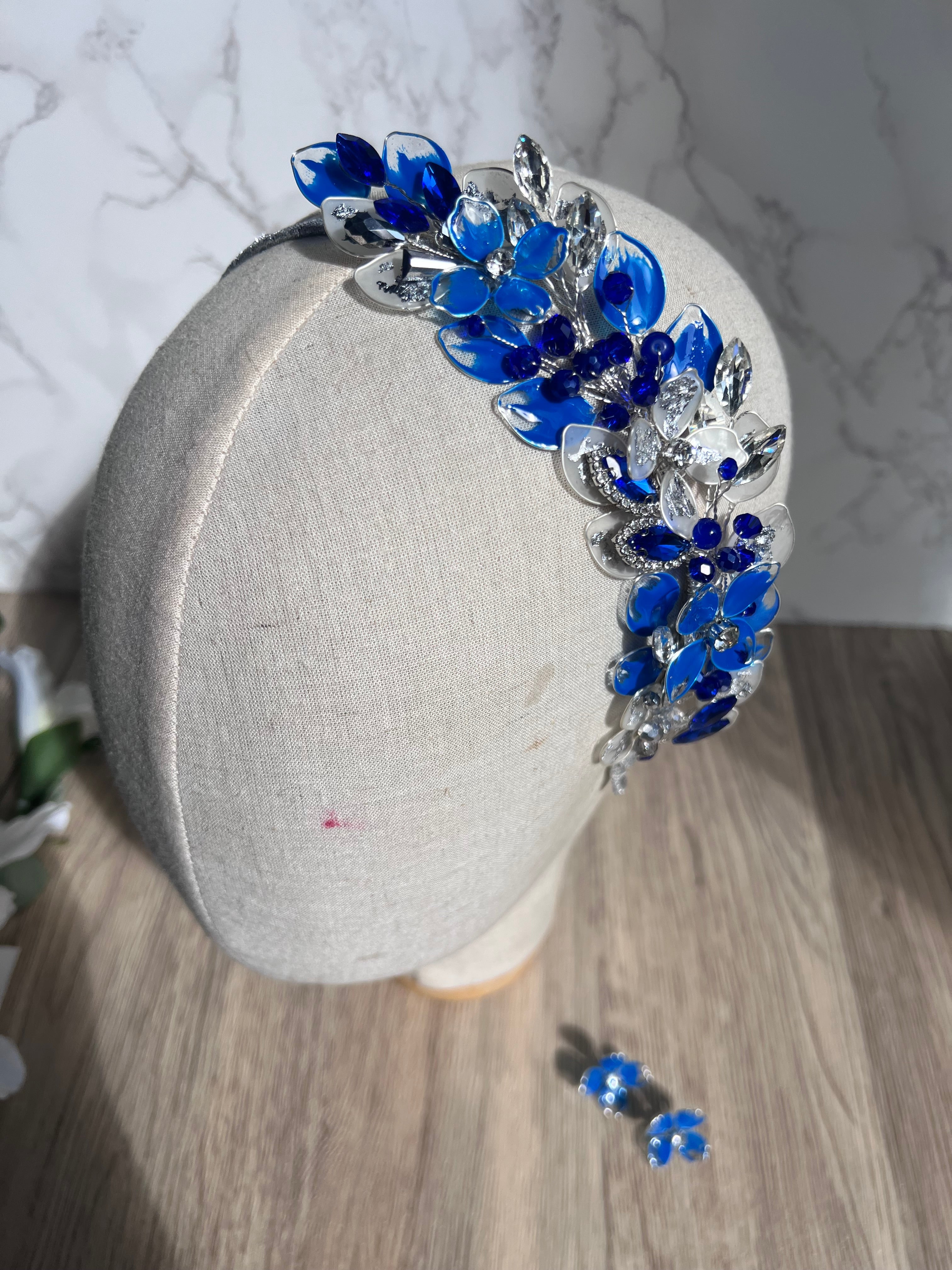 Blue and Silver side headpiece Blue and Silver side headpiece Precius pearls