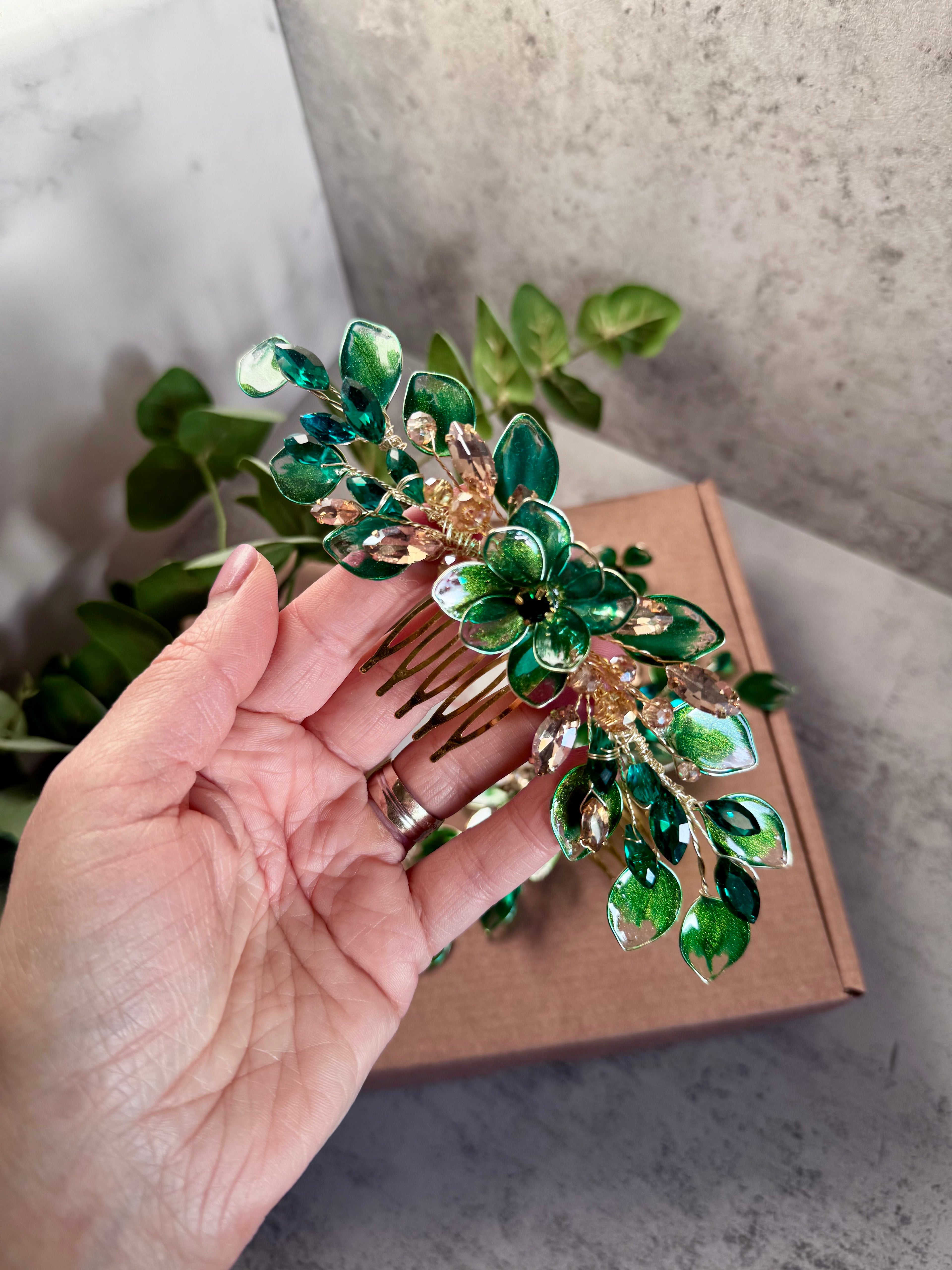 Emerald wedding guest comb Emerald wedding guest comb Precius pearls
