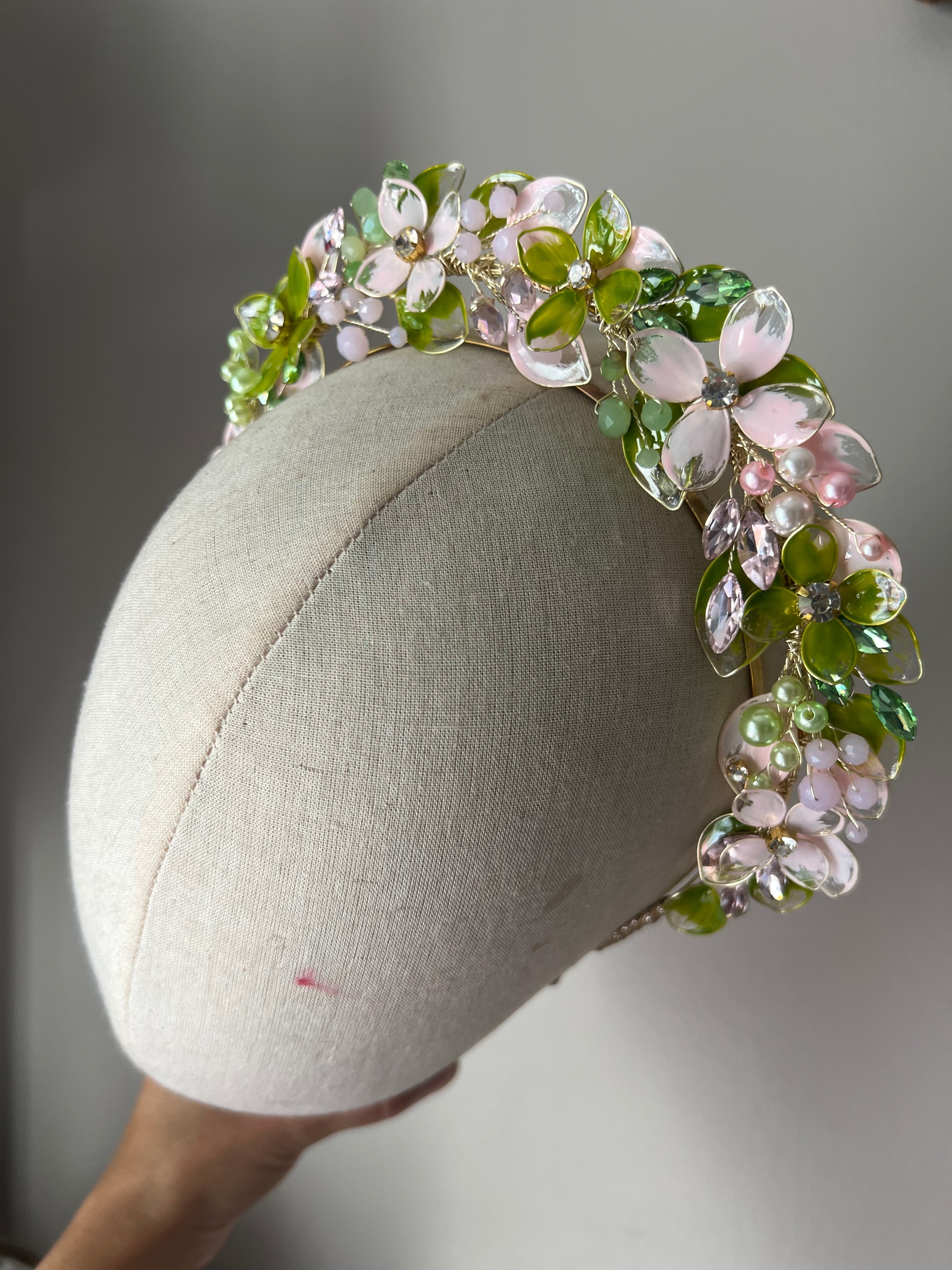 Pink And Grass Green wedding guest halo Pink And Grass Green wedding guest halo Precius pearls