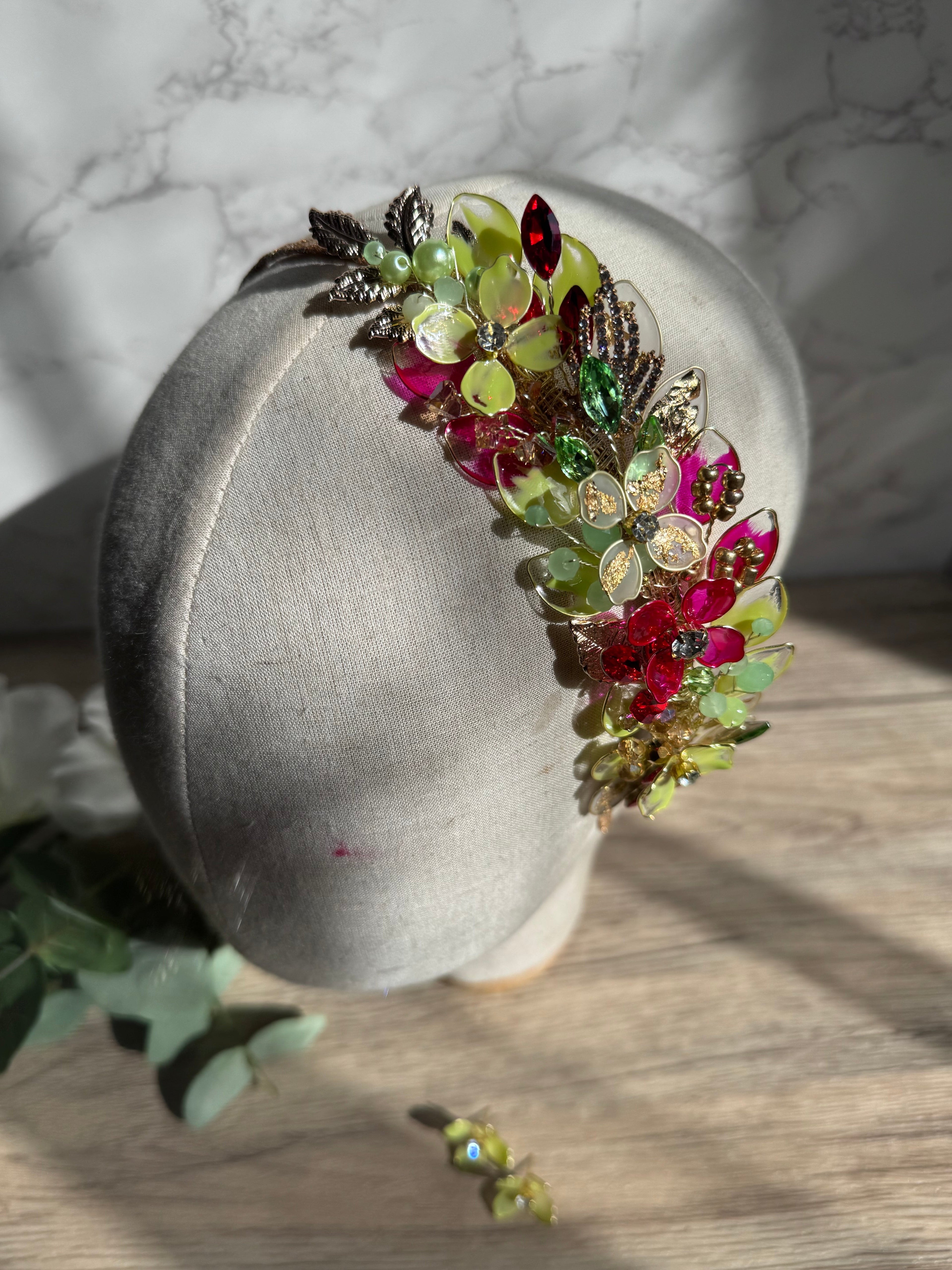 Lime and Red side headpiece Lime and Red side headpiece Precius pearls