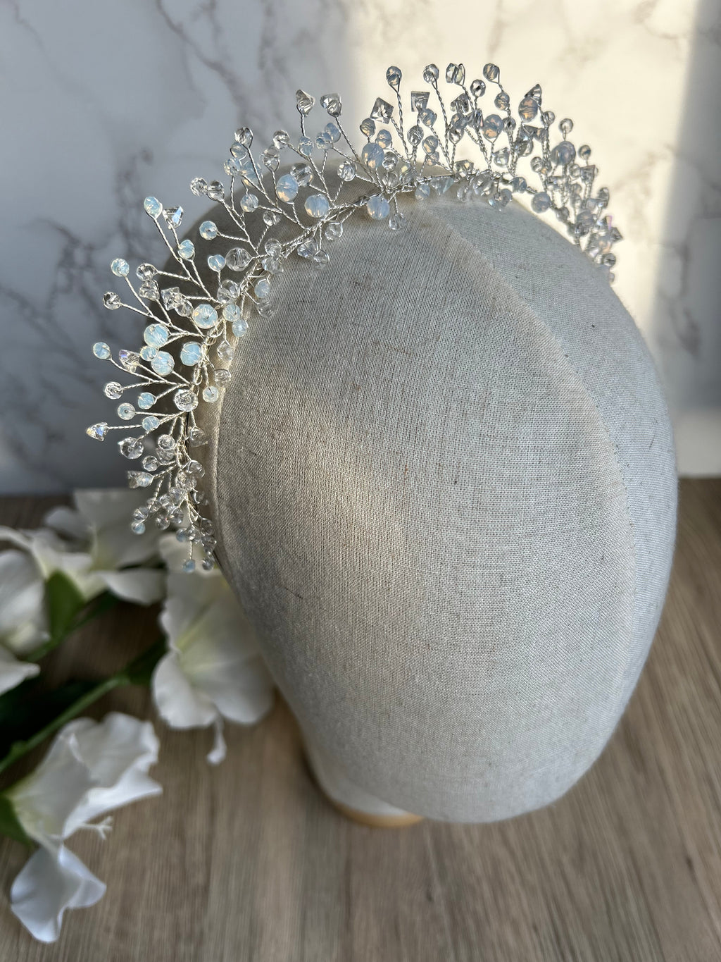 Delicate crystals and pearl tiara Delicate crystals and pearl tiara Precius pearls