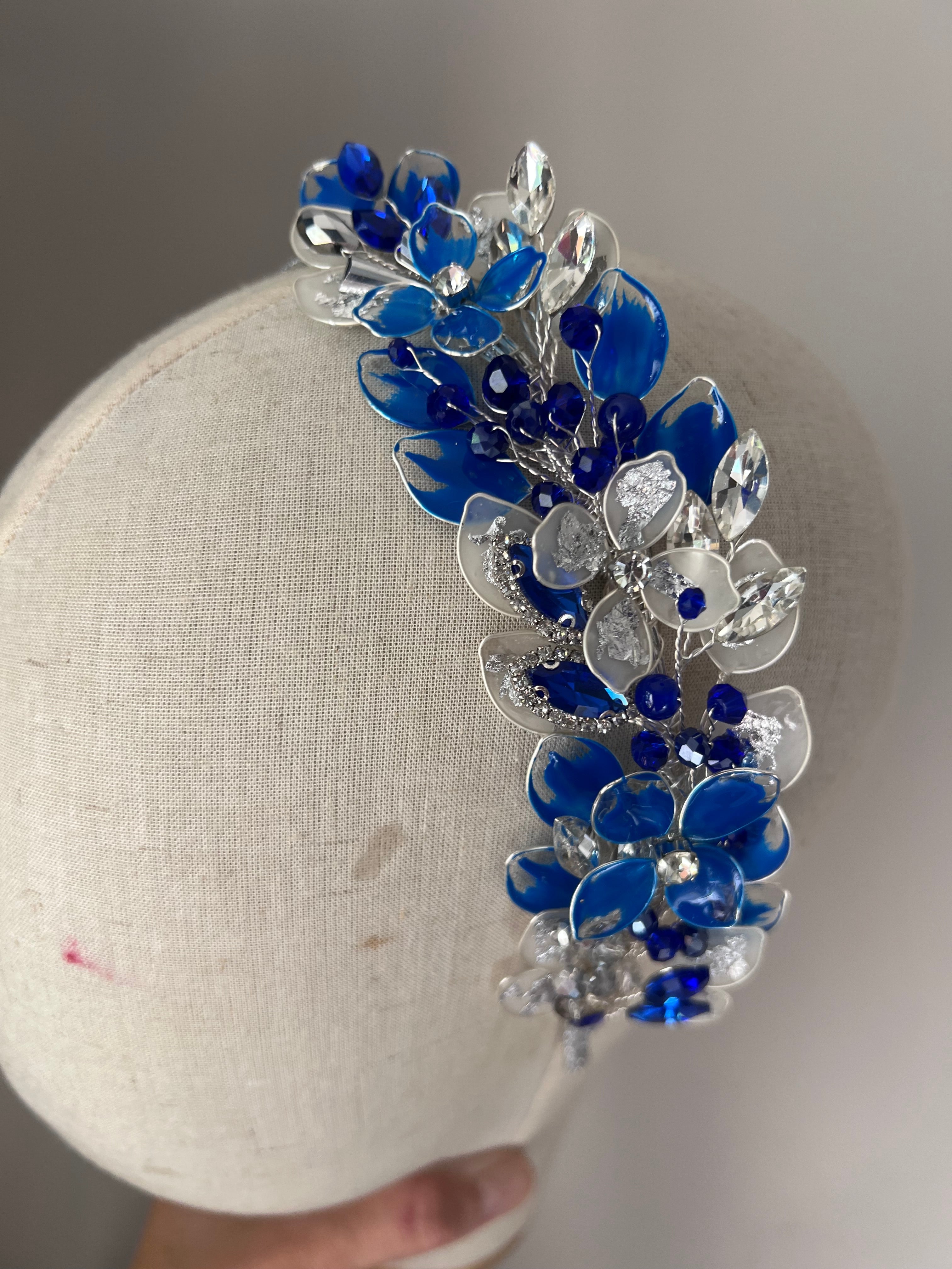 Blue and Silver side headpiece Blue and Silver side headpiece Precius pearls