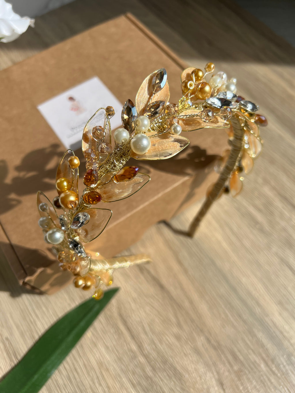 Leaf Crown in golden shades Leaf Crown in golden shades Precius pearls
