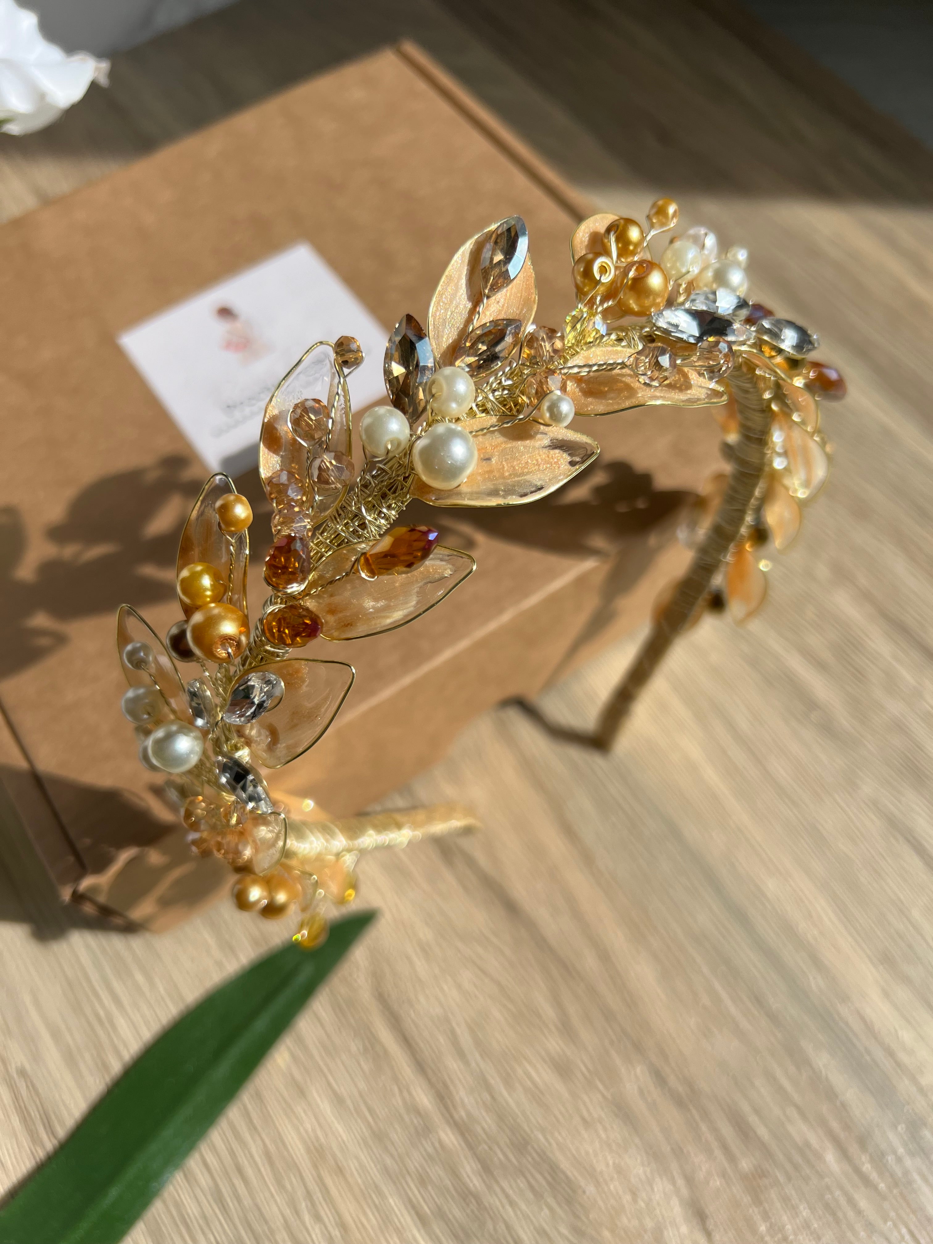 Leaf Crown in golden shades Leaf Crown in golden shades Precius pearls