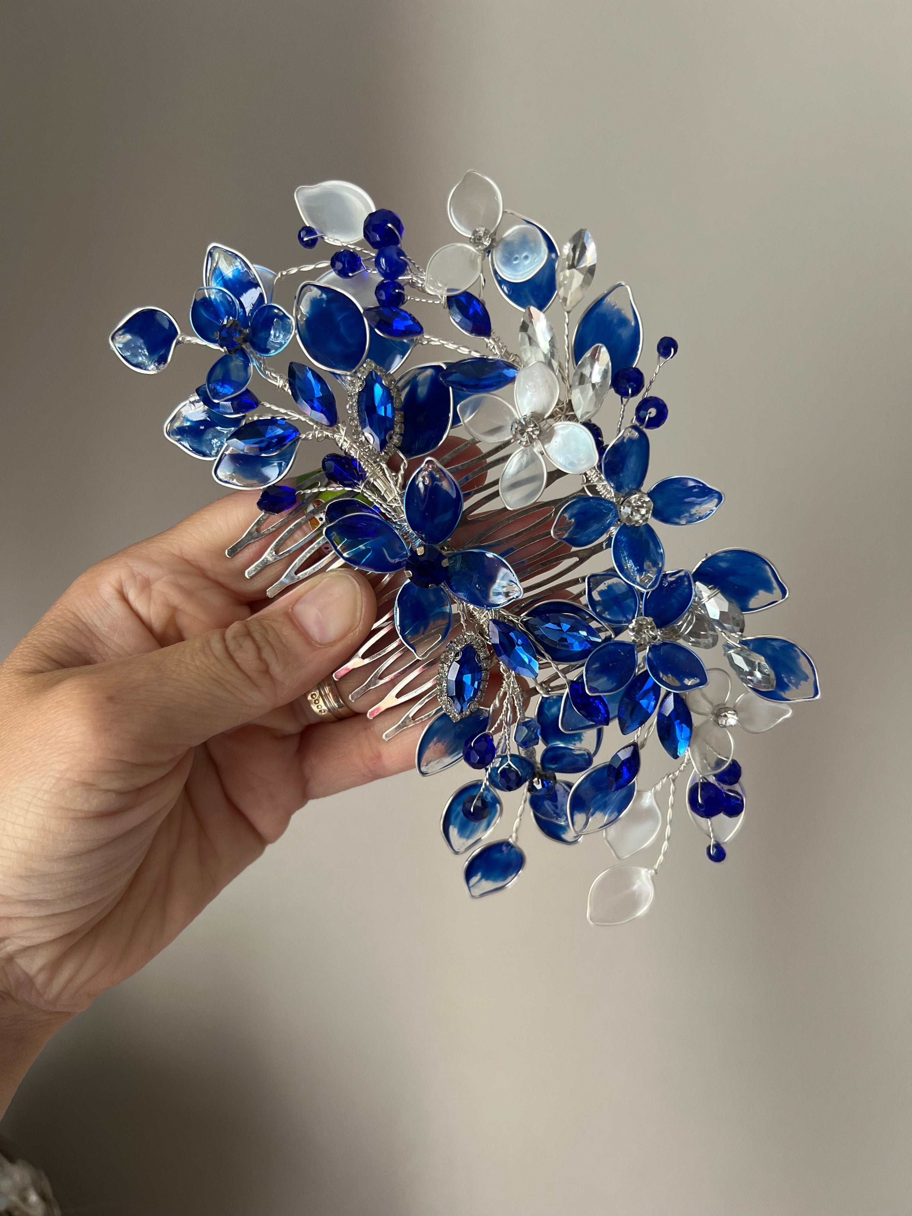 Blue vines Blue vines Precius pearls