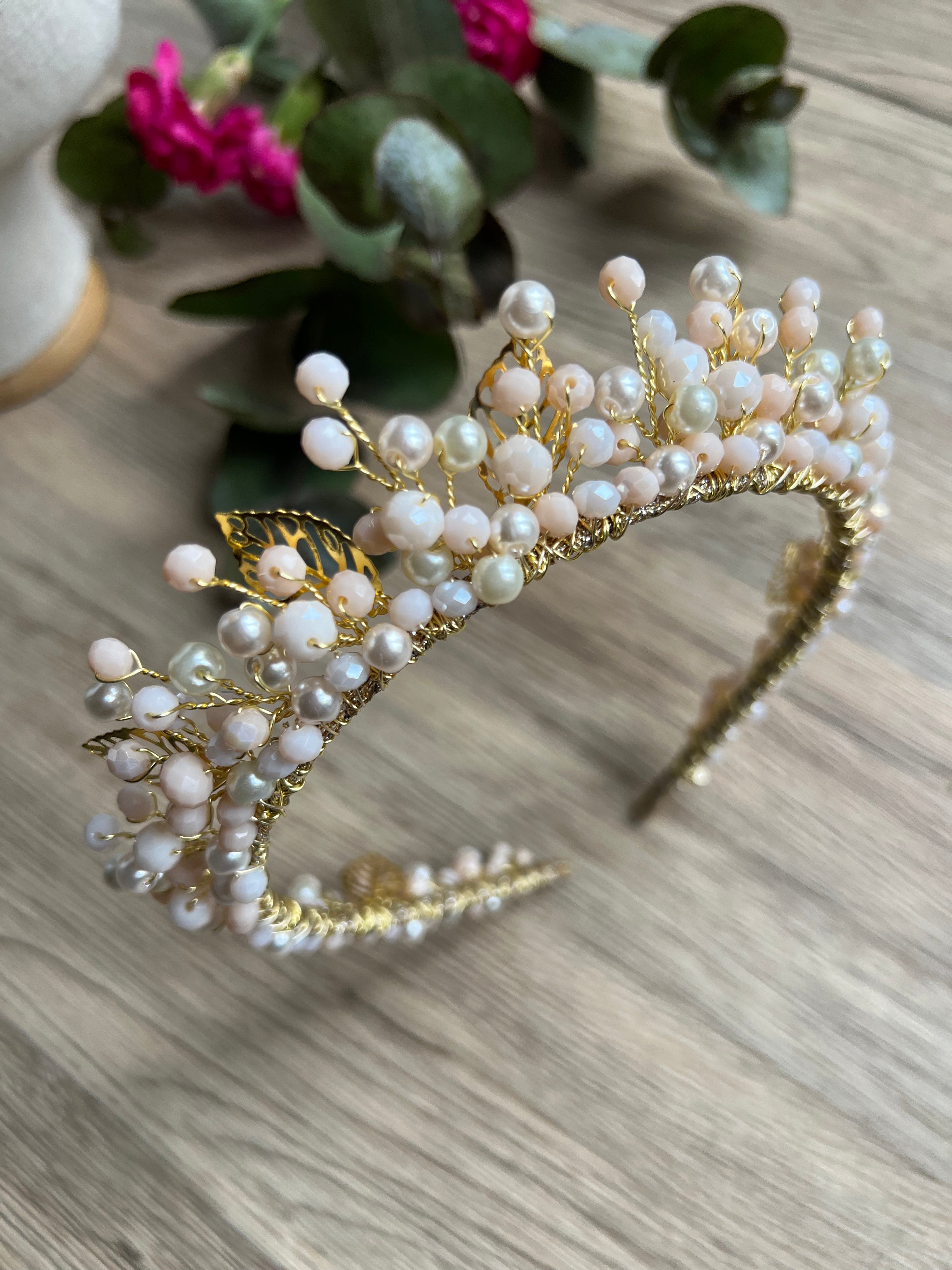 Medium height tiara Medium height tiara Precius pearls