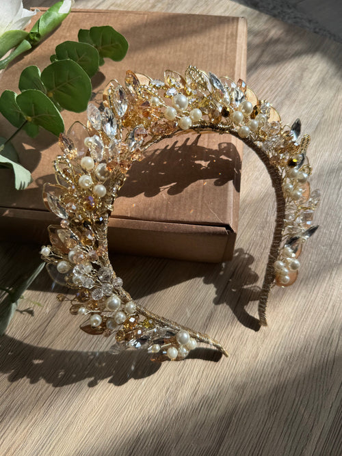Alice Crown in Gold and Pearl Alice Crown in Gold and Pearl Precius pearls