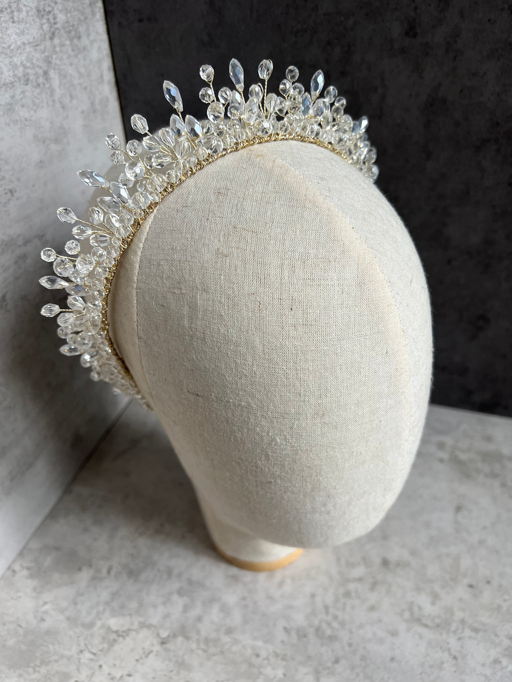 Bridal pointed tiara Bridal pointed tiara Precius pearls