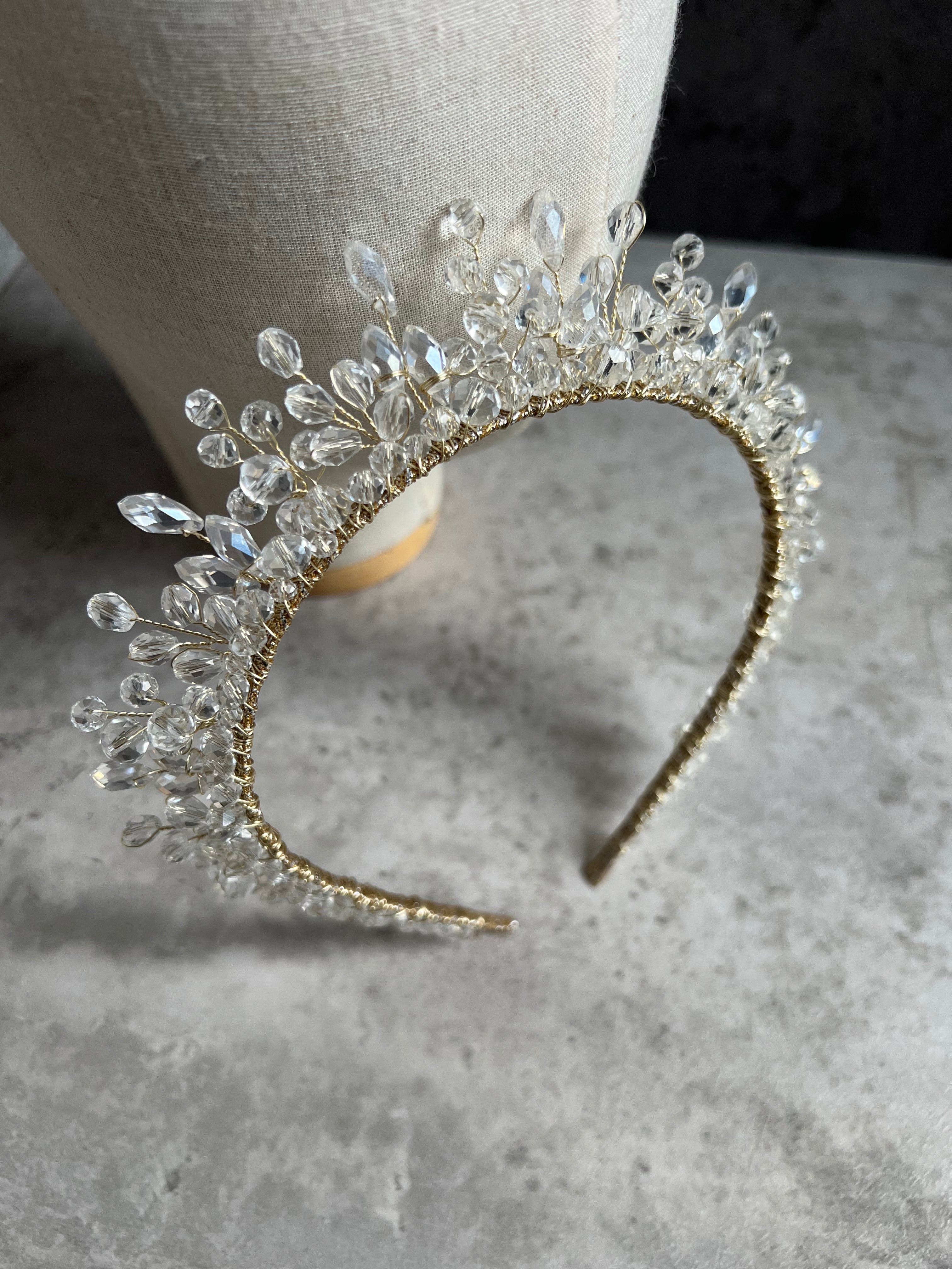 Bridal pointed tiara Bridal pointed tiara Precius pearls