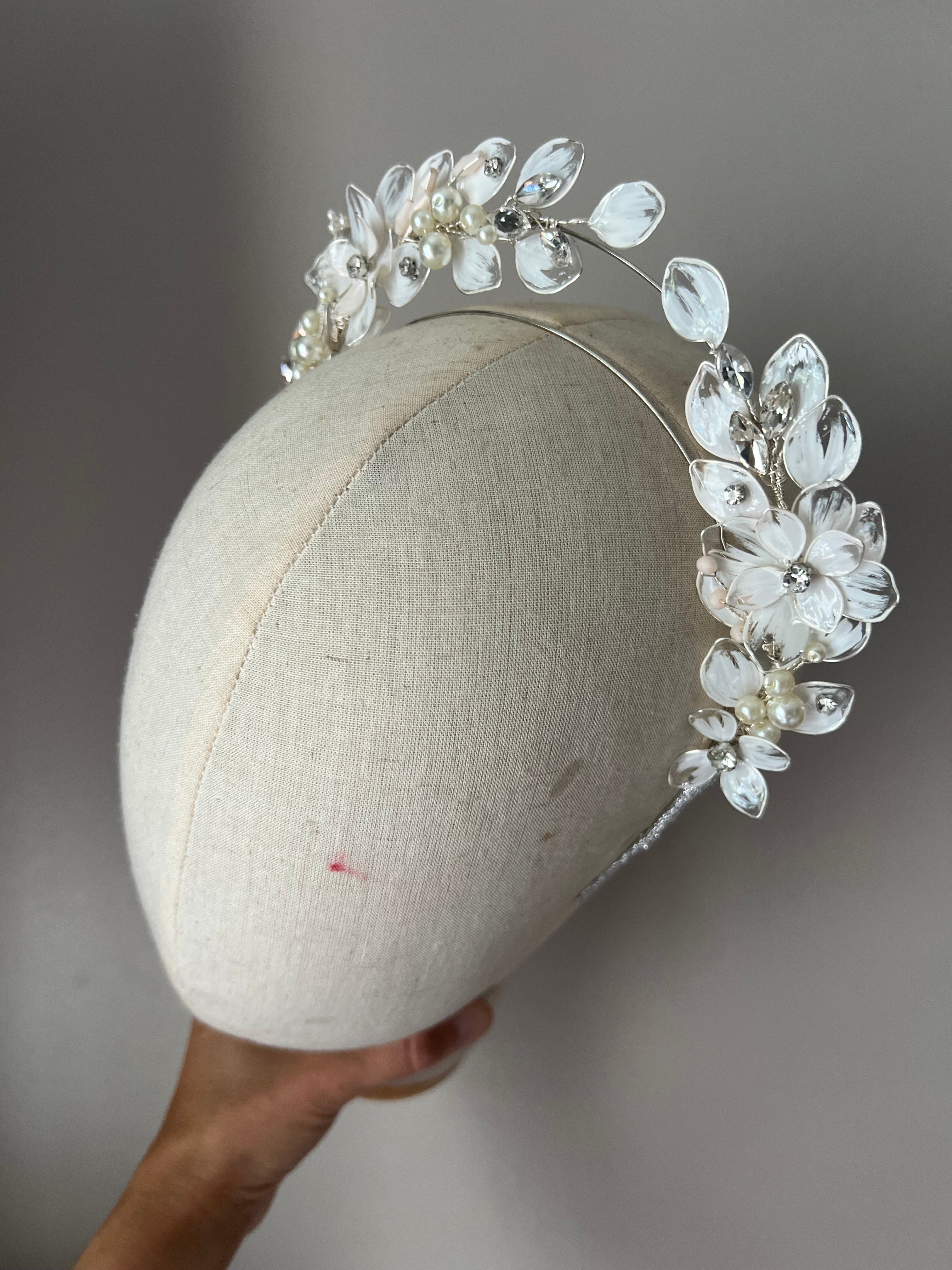 Beige Flower Halo Beige Flower Halo Precius pearls