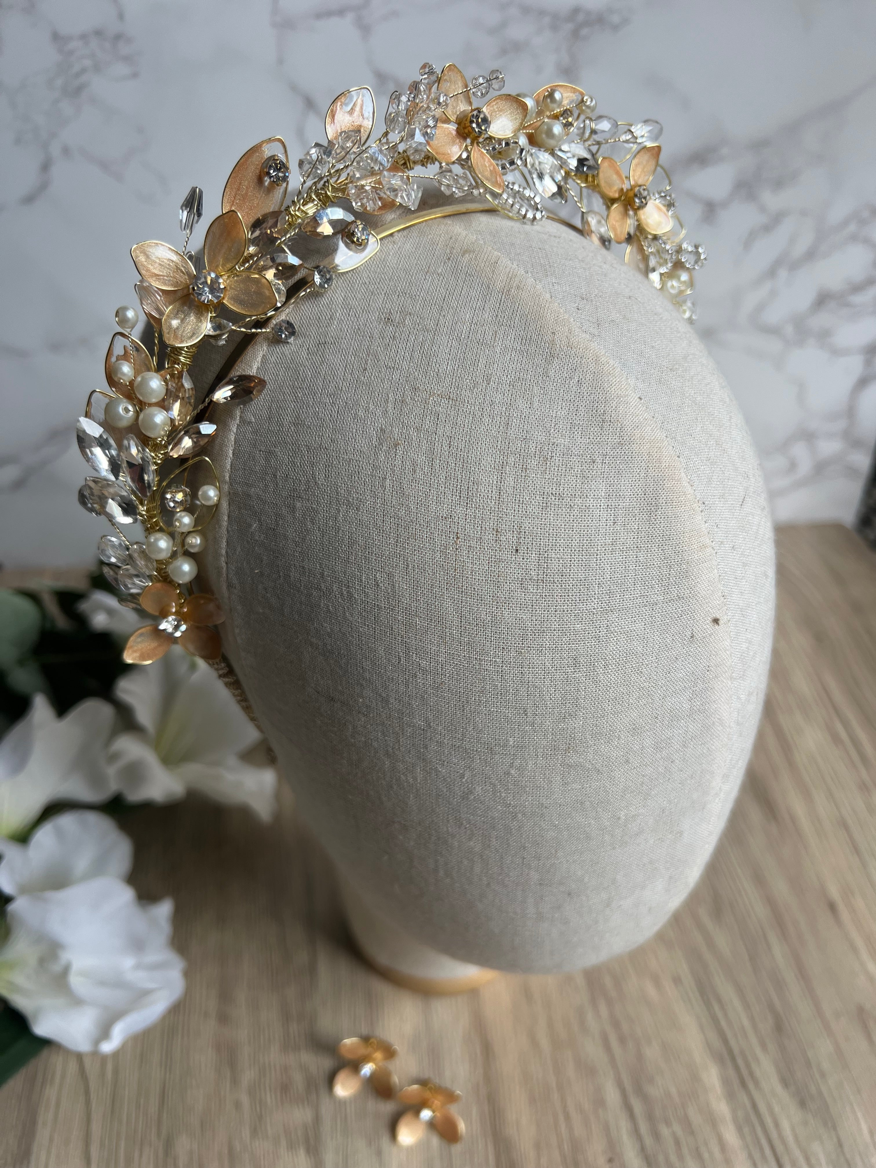 Golden leaf and flower wedding guest headpiece Golden leaf and flower wedding guest headpiece Precius pearls
