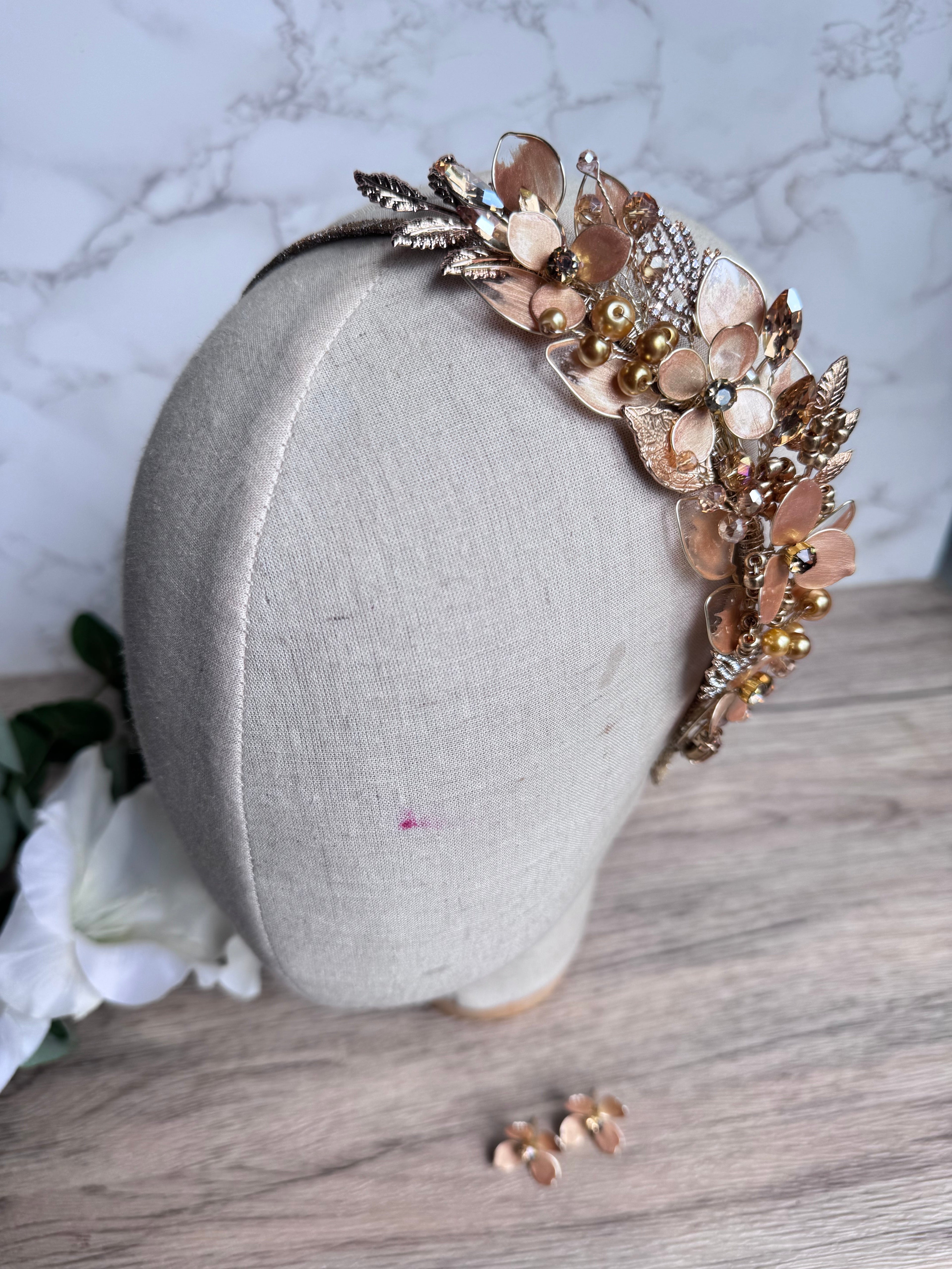Gold side headpiece Gold side headpiece Precius pearls