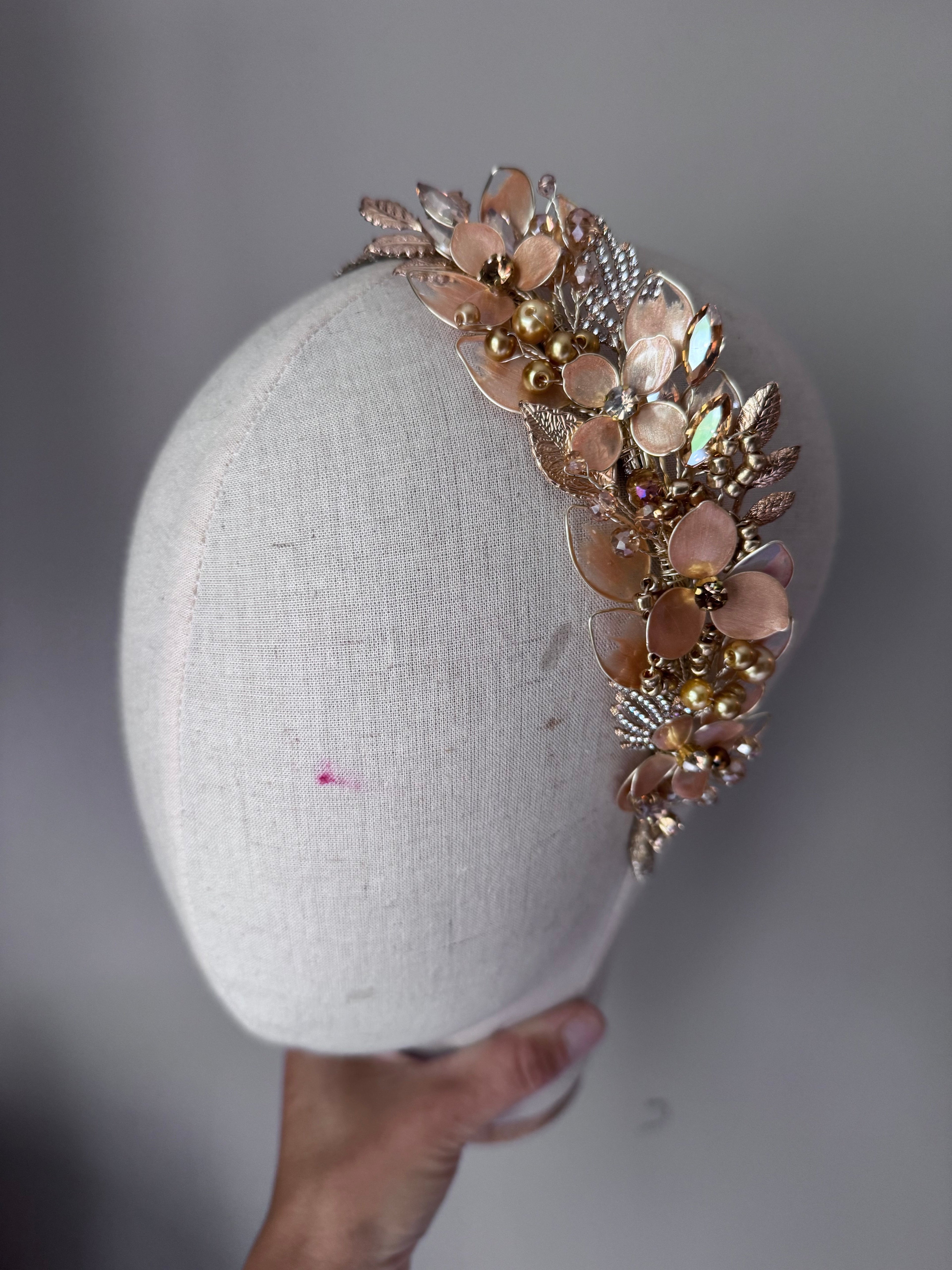 Gold side headpiece Gold side headpiece Precius pearls