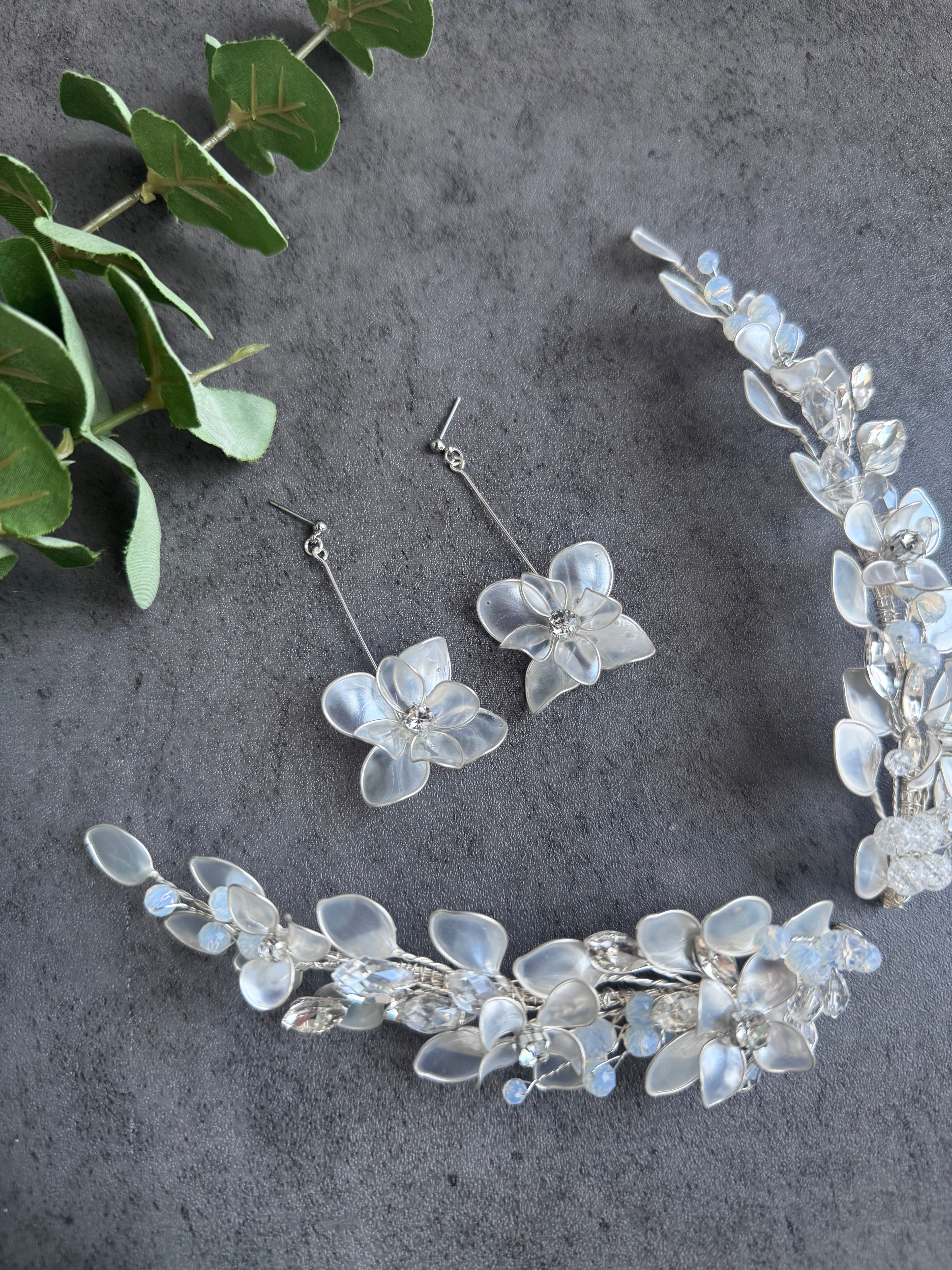 Frosted vines Frosted vines Precius pearls
