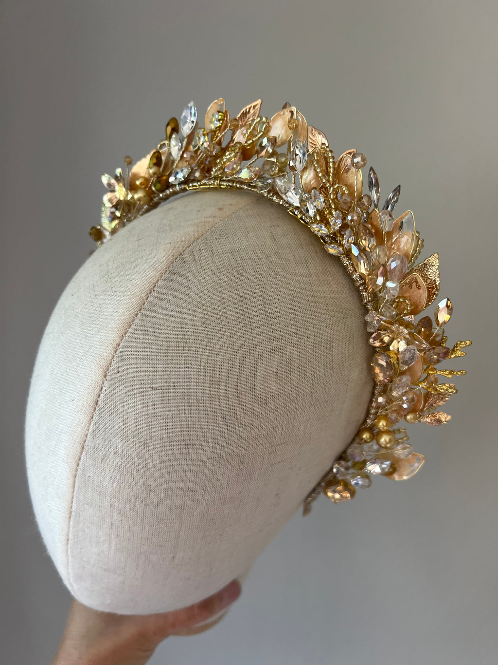 Alice crown in Golden shades Alice crown in Golden shades Precius pearls