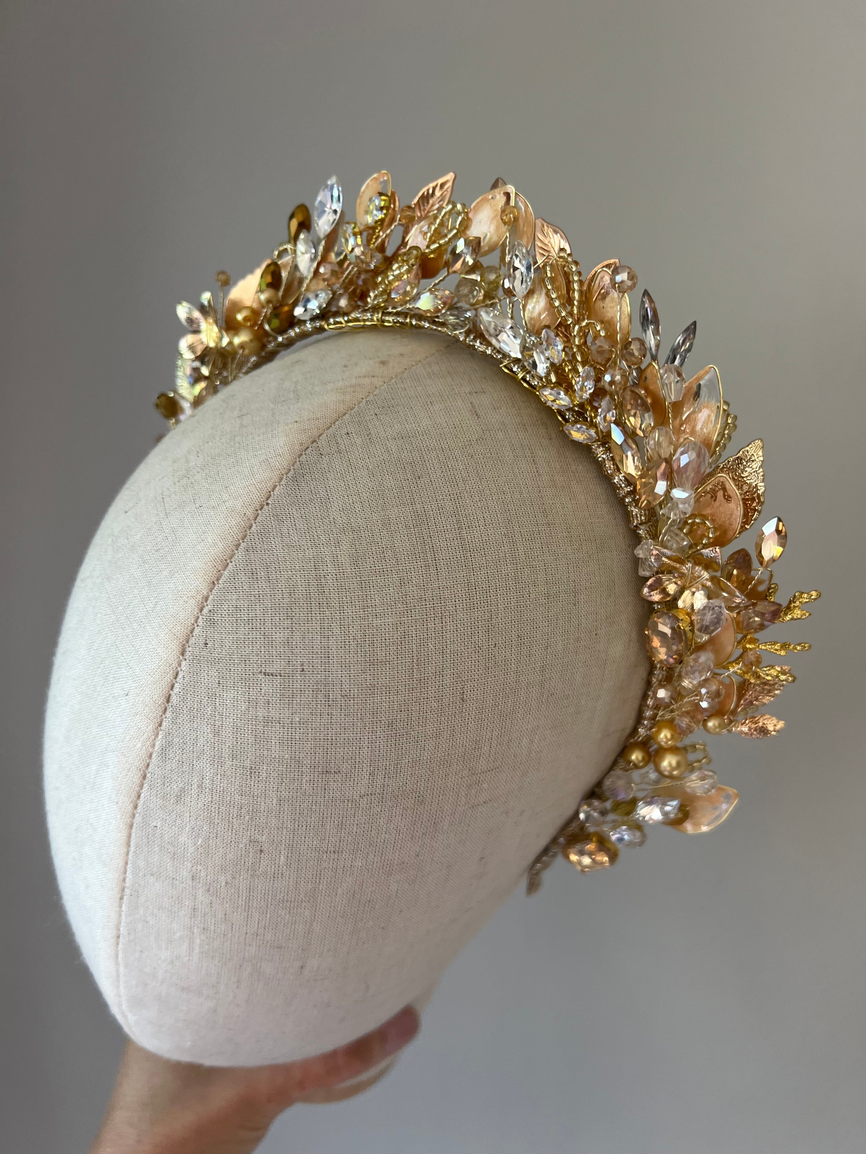 Alice crown in Golden shades Alice crown in Golden shades Precius pearls
