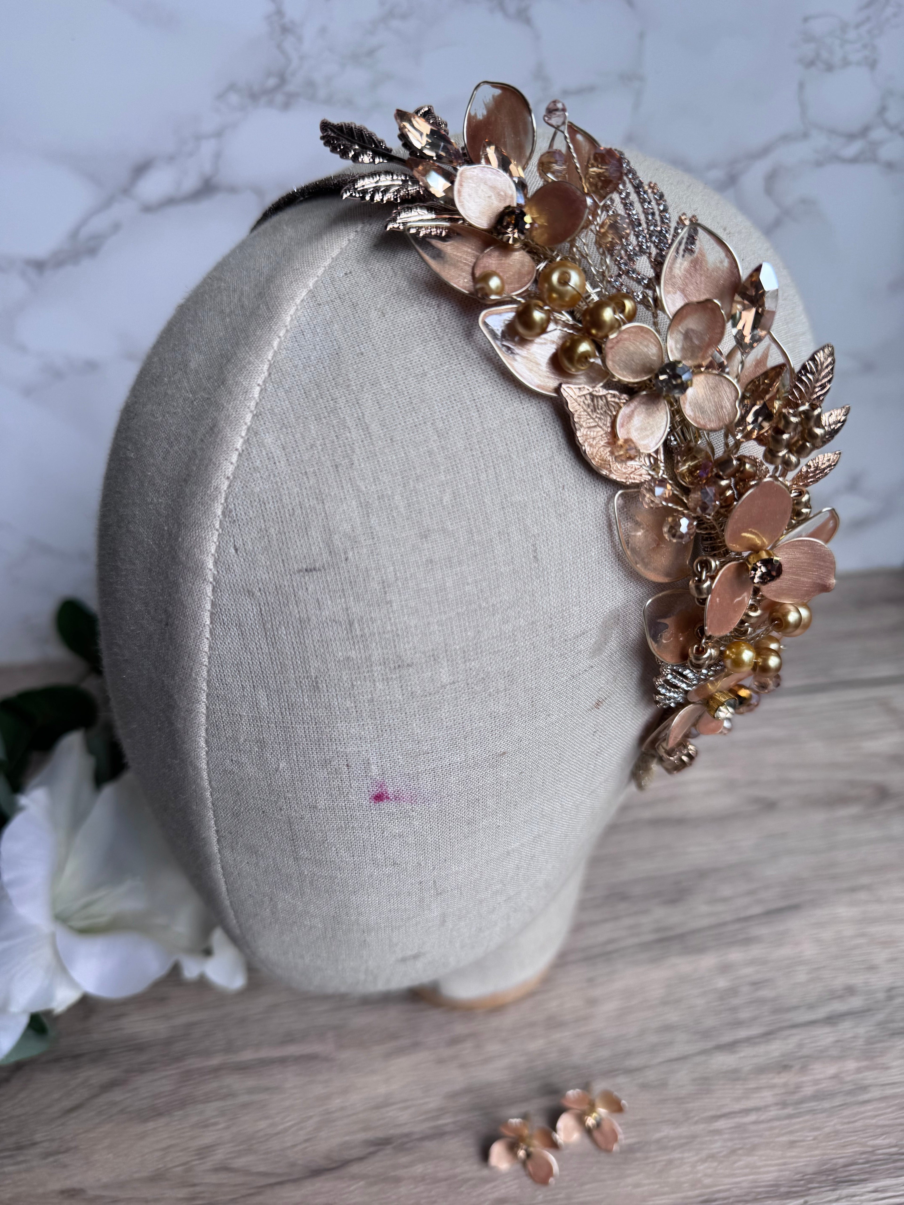 Gold side headpiece Gold side headpiece Precius pearls