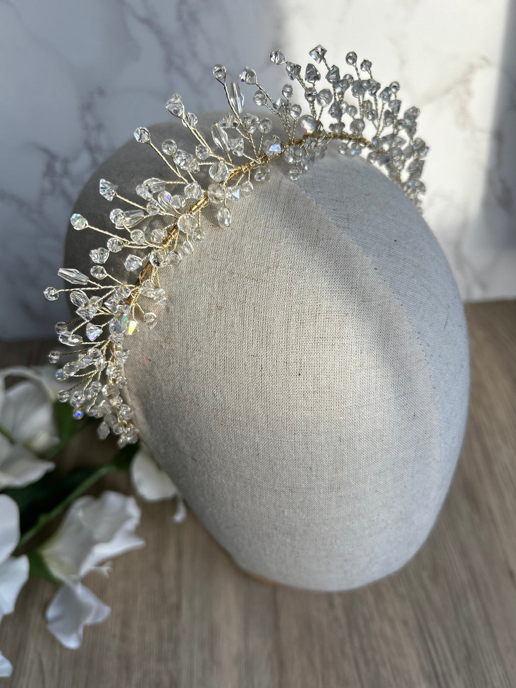 Delicate crystals and pearl tiara Delicate crystals and pearl tiara Precius pearls
