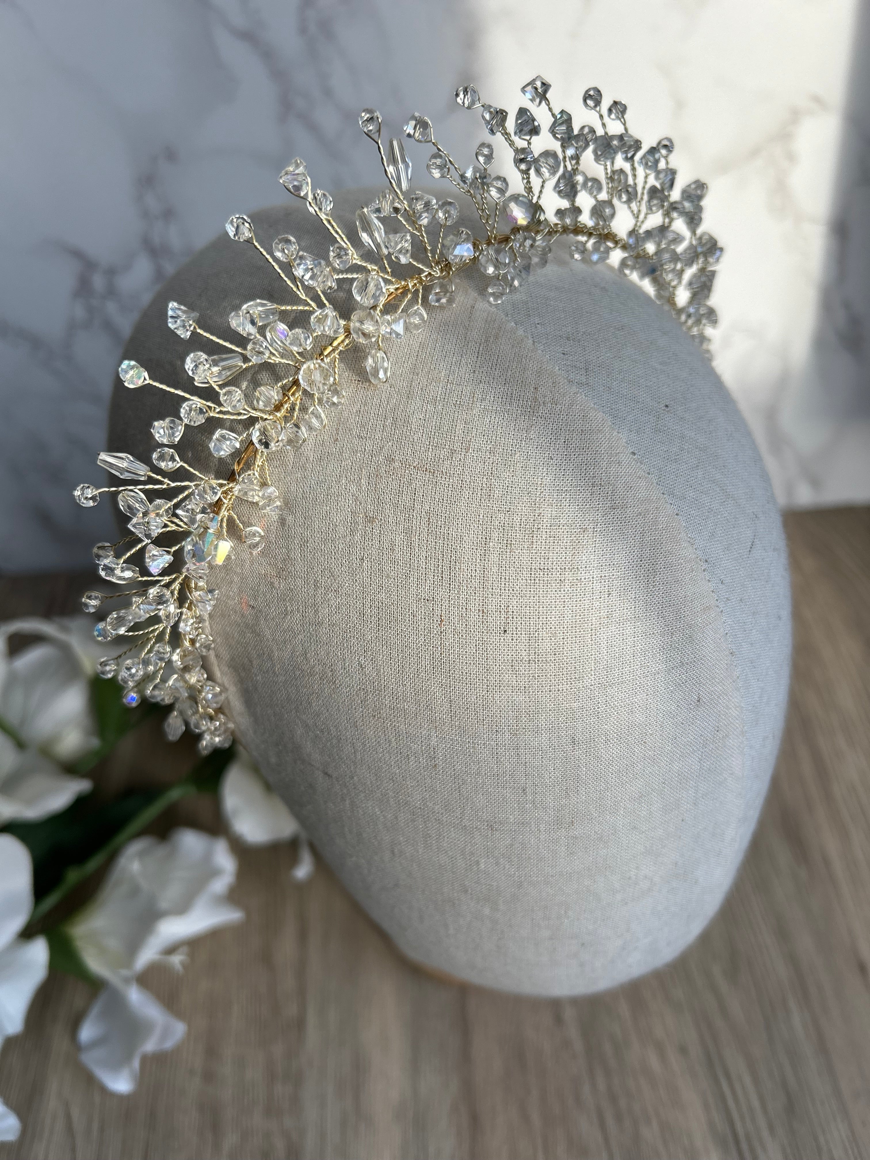 Delicate crystals and pearl tiara Delicate crystals and pearl tiara Precius pearls