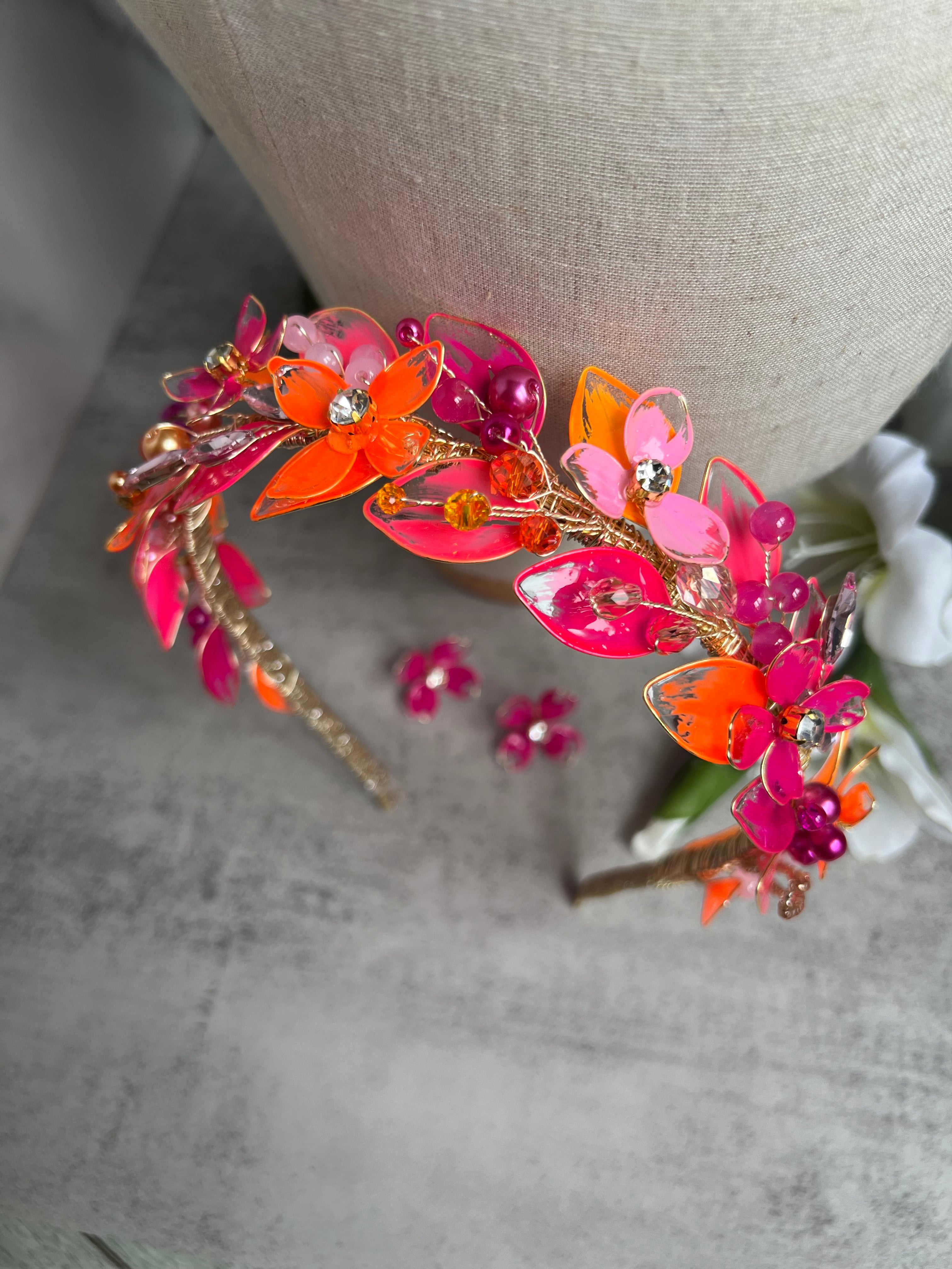 Leaf crown in Orange and Pink shades Leaf crown in Orange and Pink shades Precius pearls