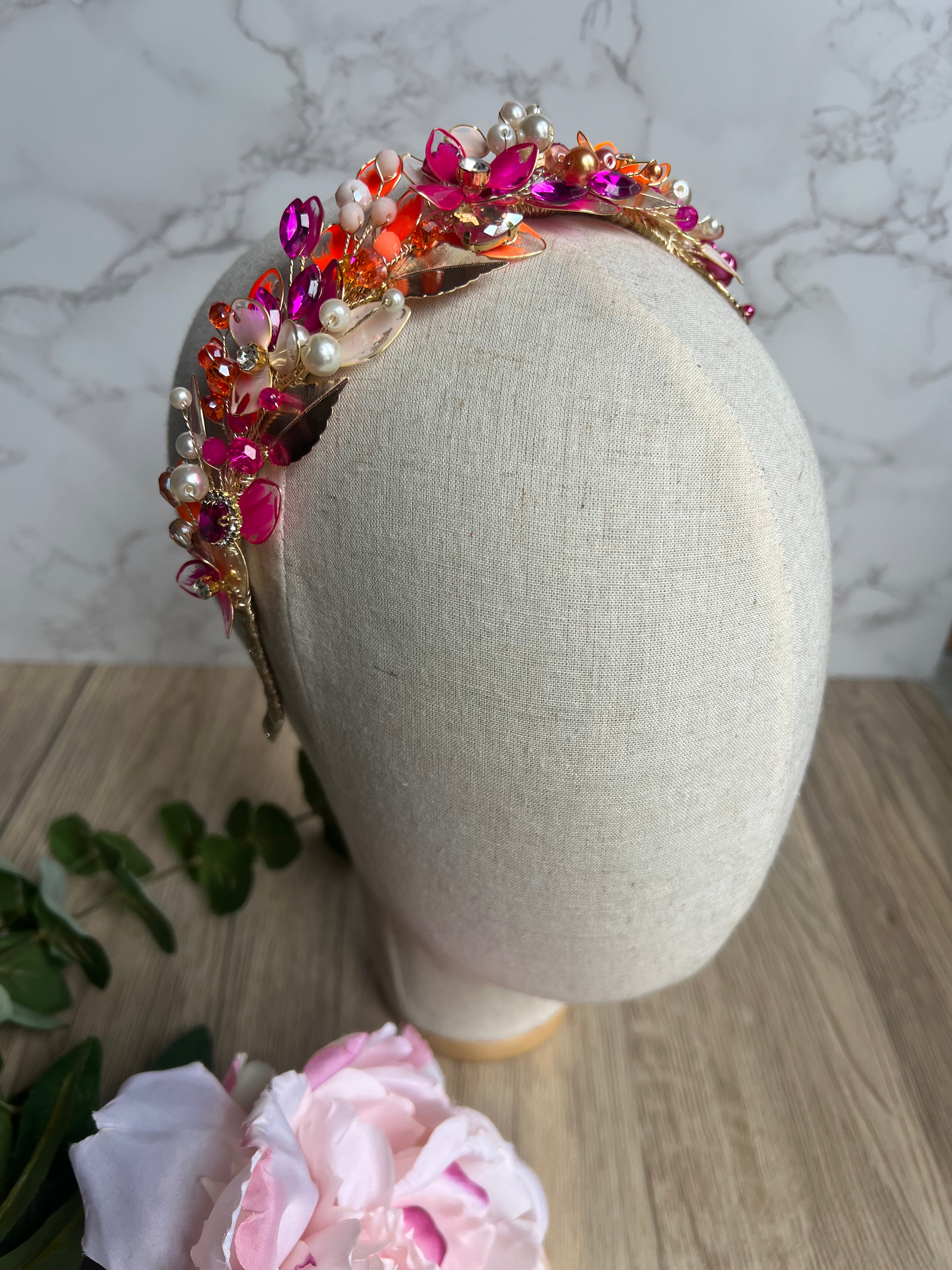 Stunning Orange and Fucshia low wedding guest headpiece Stunning Orange and Fucshia low wedding guest headpiece Precius pearls