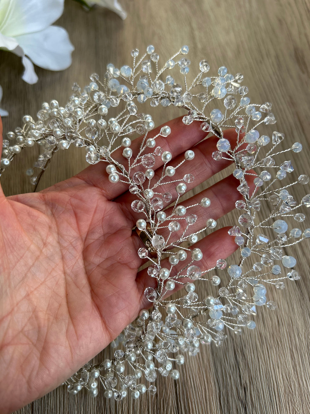 Delicate crystals and pearl tiara Delicate crystals and pearl tiara Precius pearls