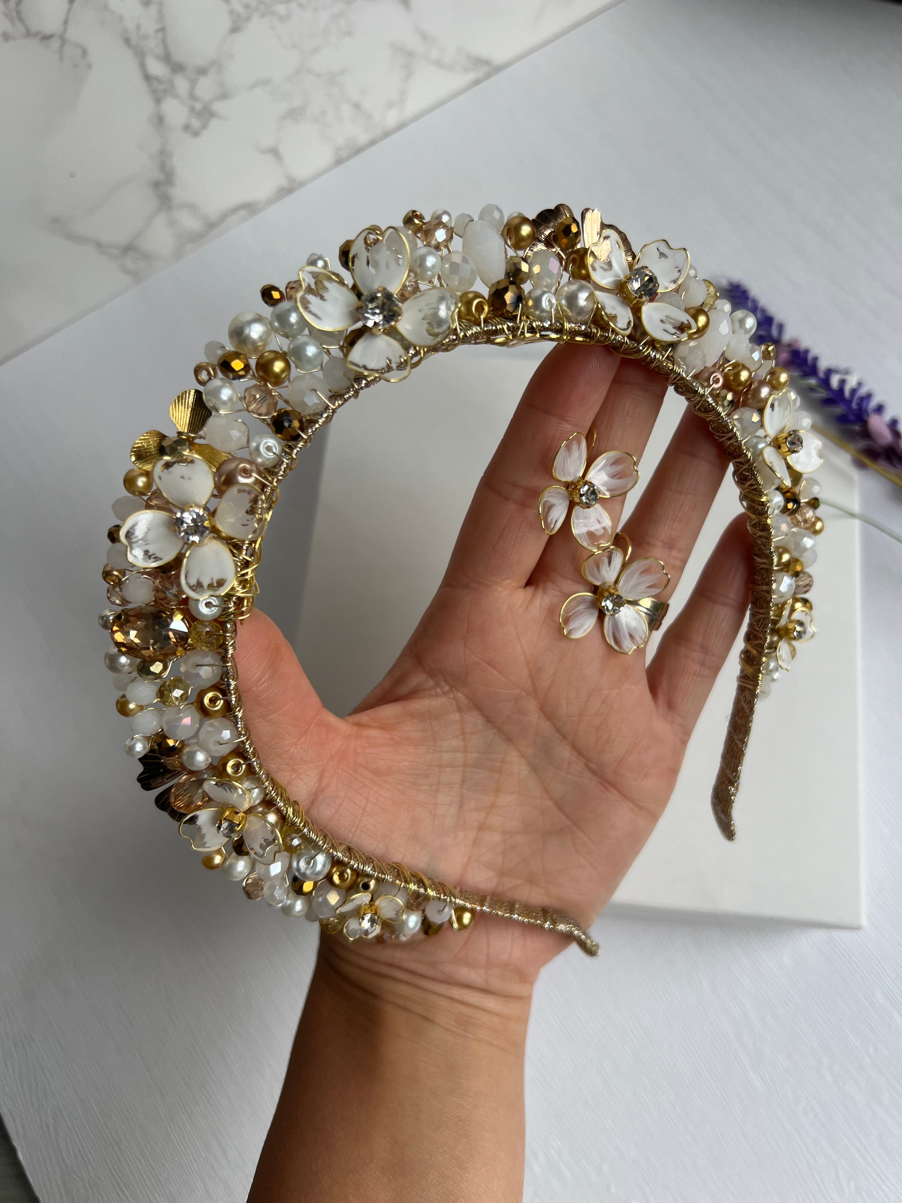 Flora Flower Crown White/Golden Flora Flower Crown White/Golden Precius pearls