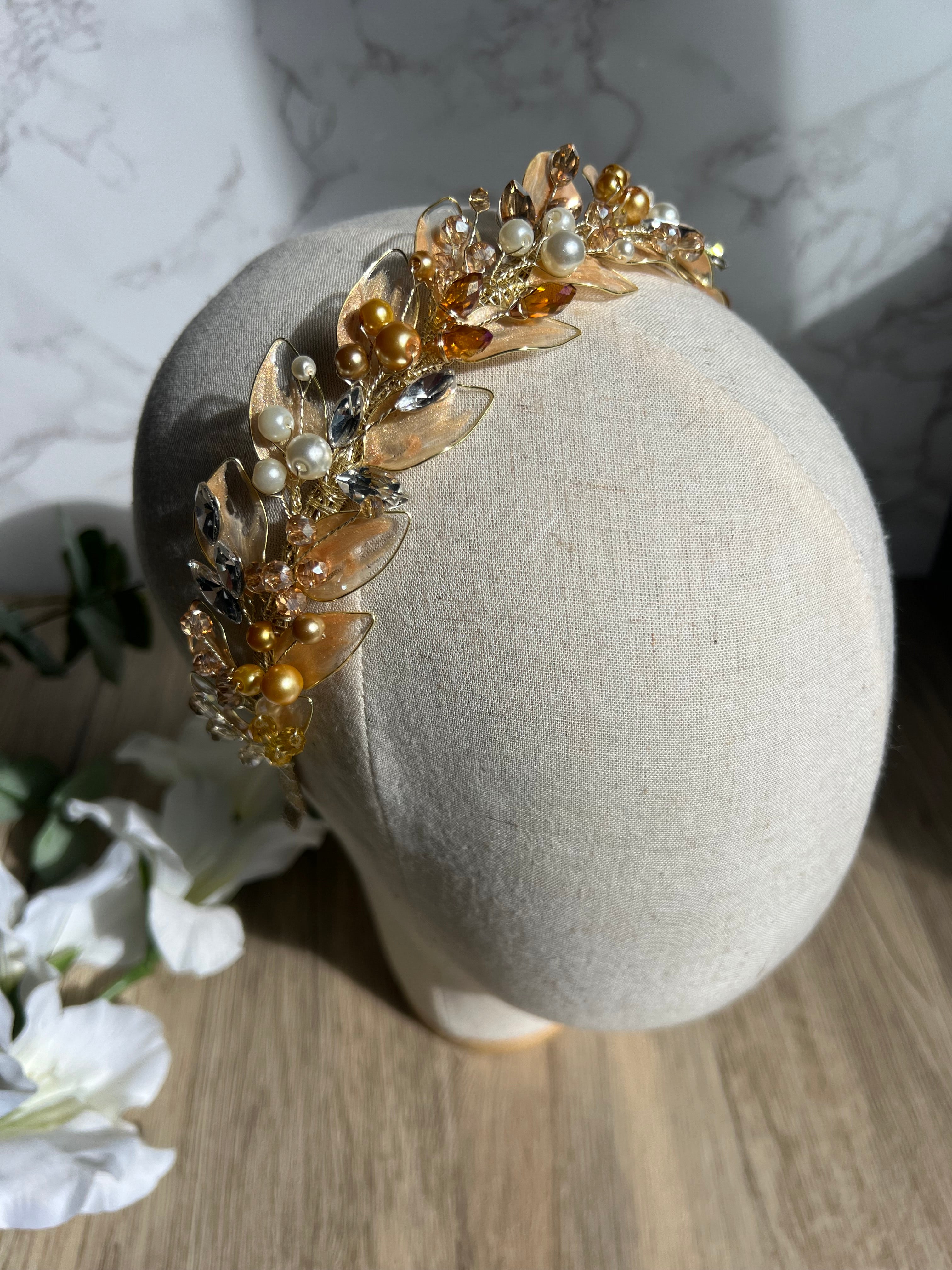 Leaf Crown in golden shades Leaf Crown in golden shades Precius pearls