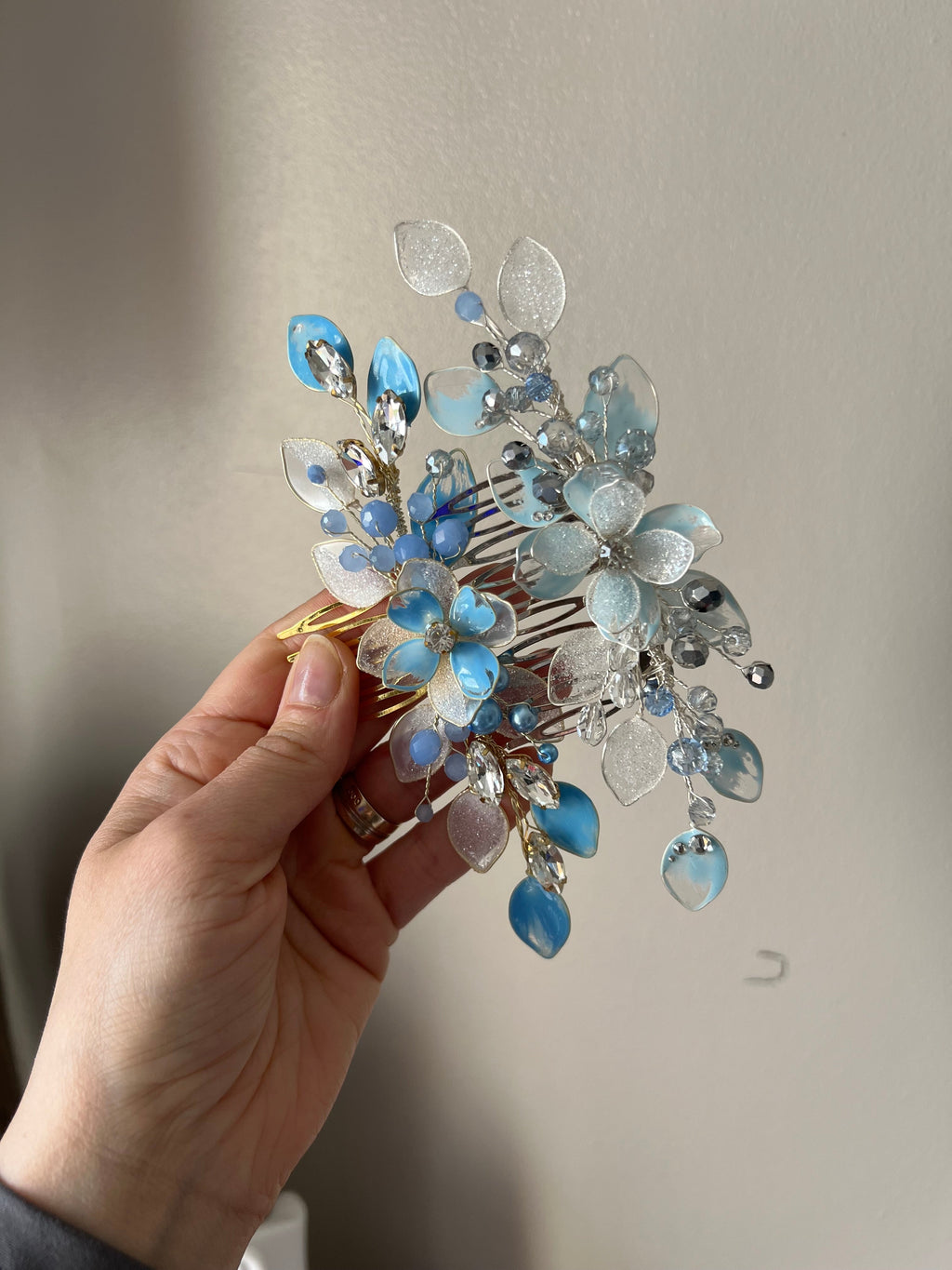 Blue wedding guest combs Blue wedding guest combs Precius pearls
