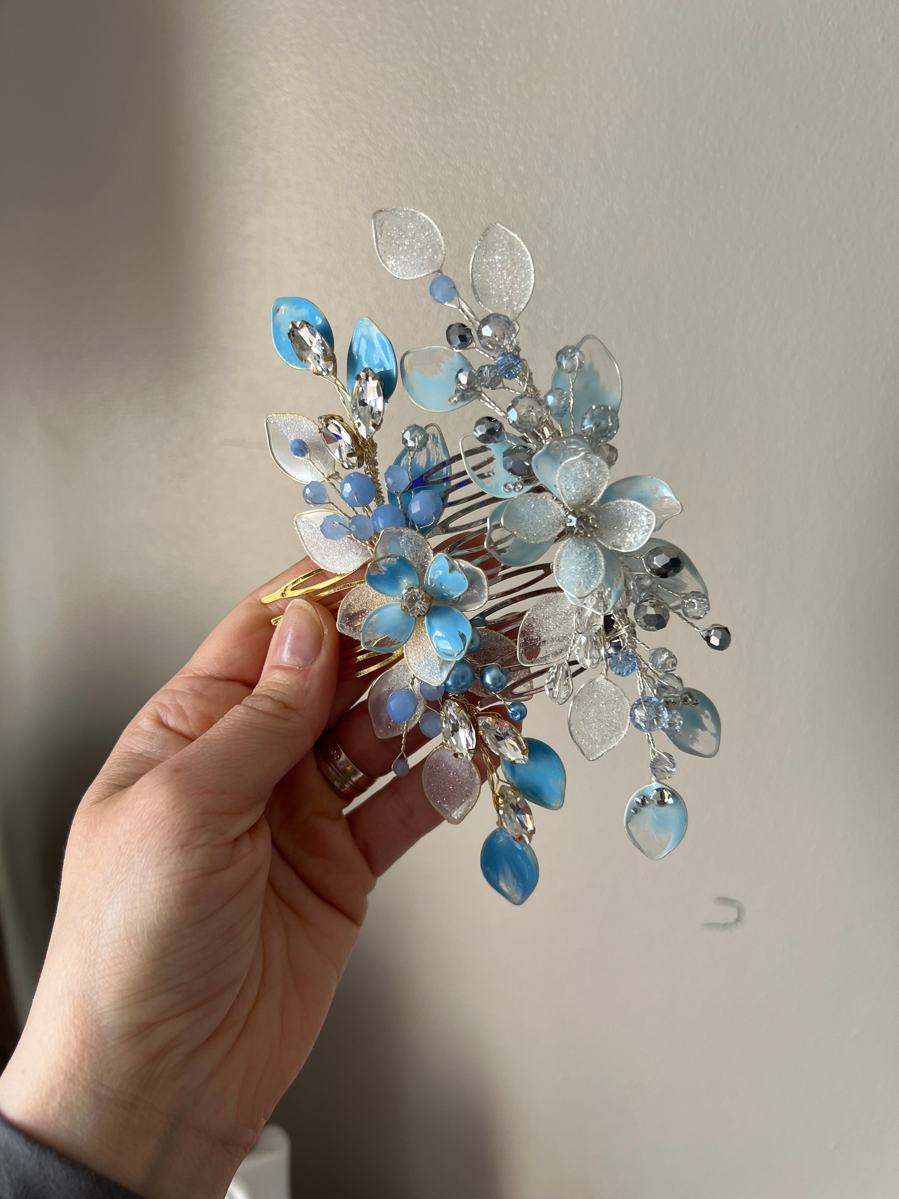 Blue wedding guest combs Blue wedding guest combs Precius pearls
