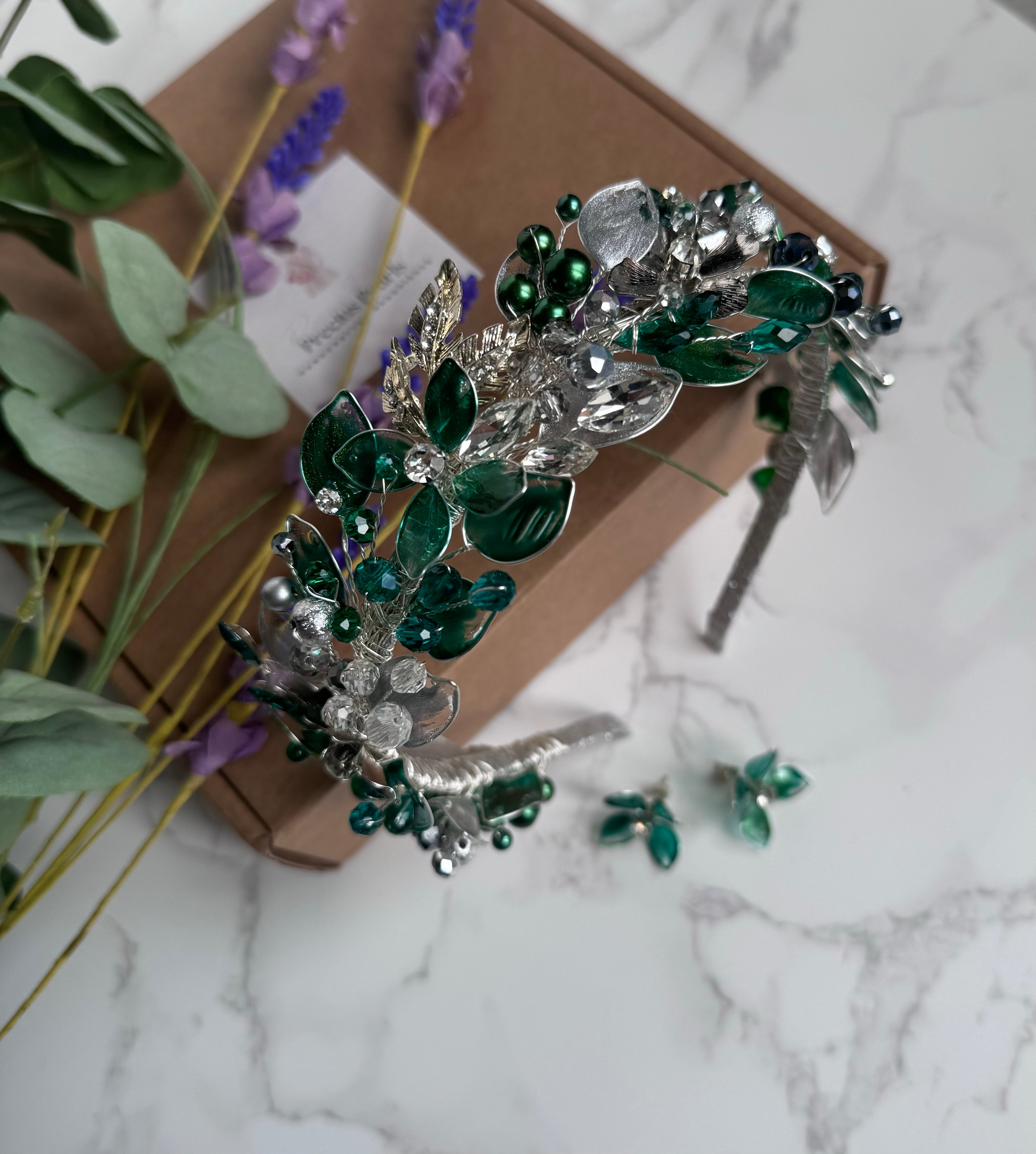 Emerald Green and Silver low headpiece Emerald Green and Silver low headpiece Precius pearls
