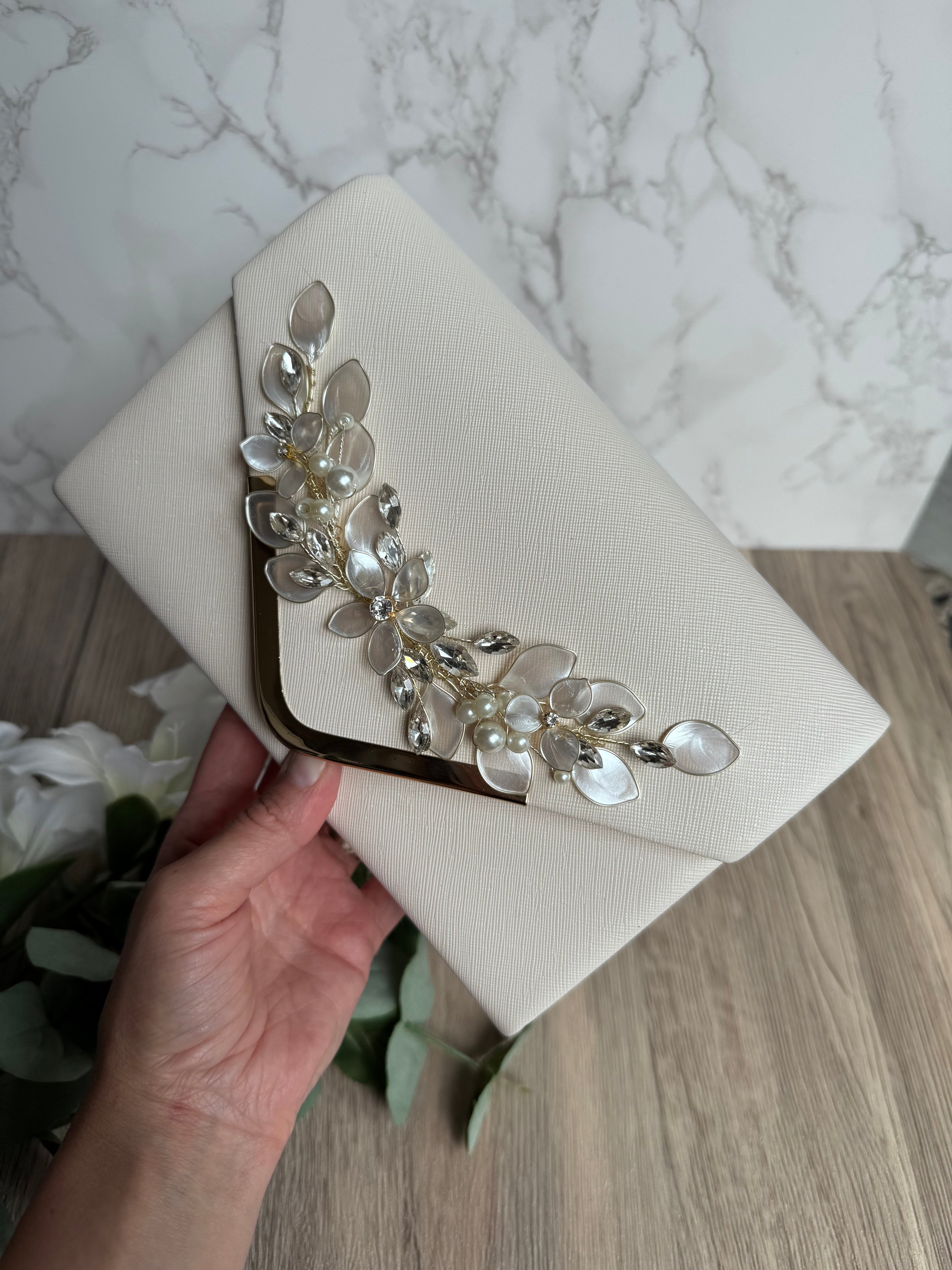 Pearl clutch Pearl clutch Precius pearls
