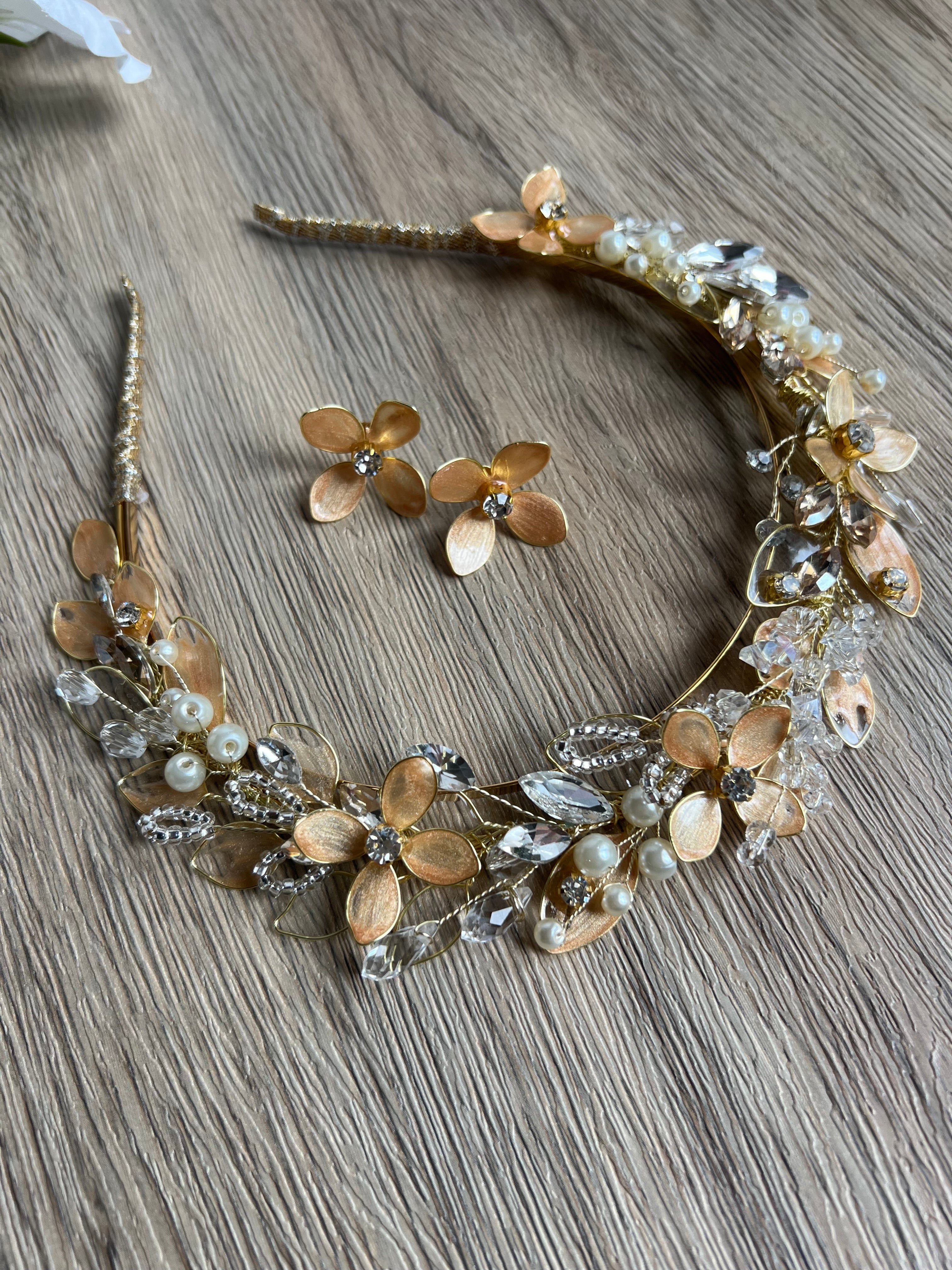 Golden leaf and flower wedding guest headpiece Golden leaf and flower wedding guest headpiece Precius pearls