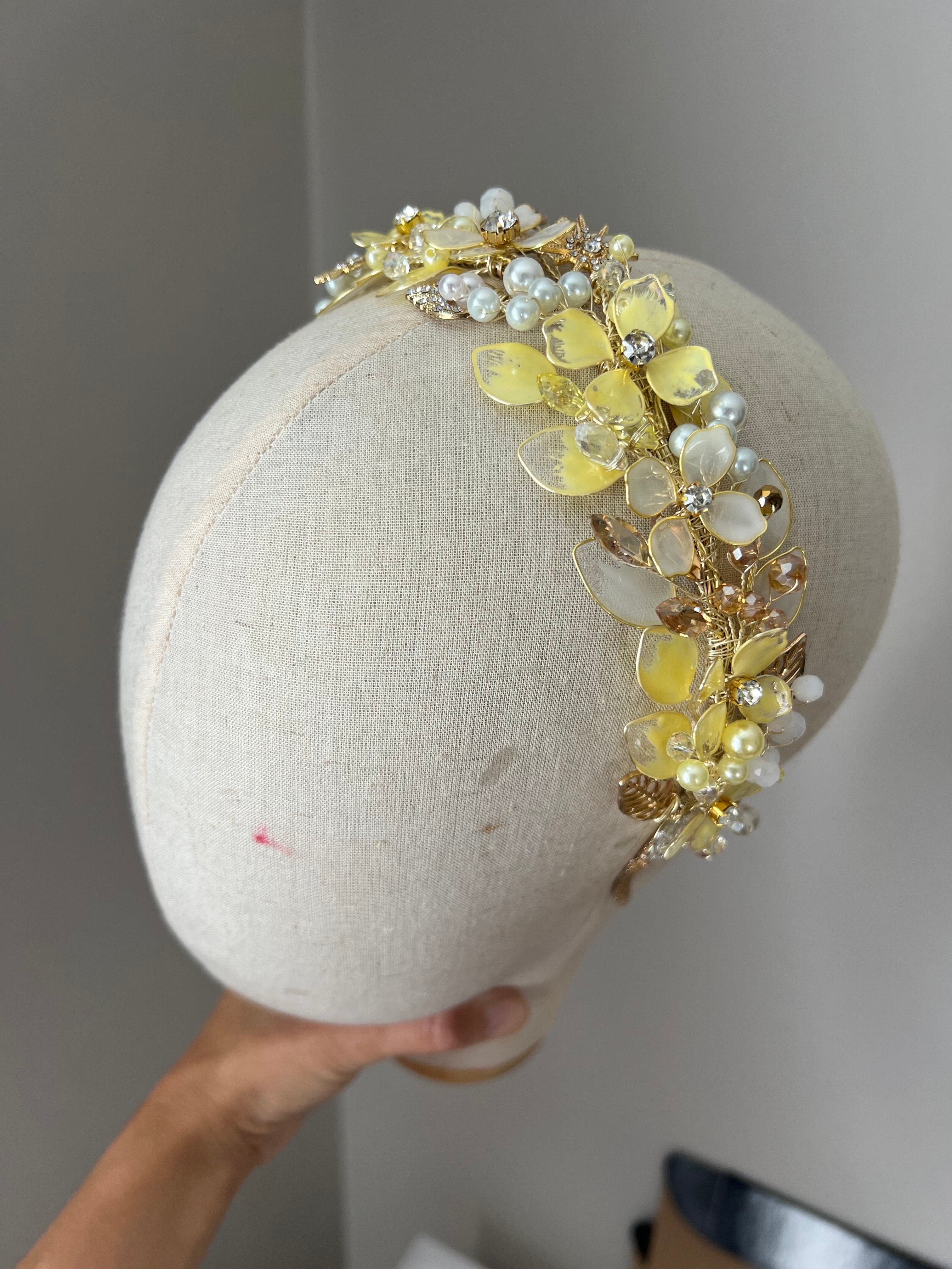 Yellow, Milky white and Gold wedding guest headpiece Yellow, Milky white and Gold wedding guest headpiece Precius pearls