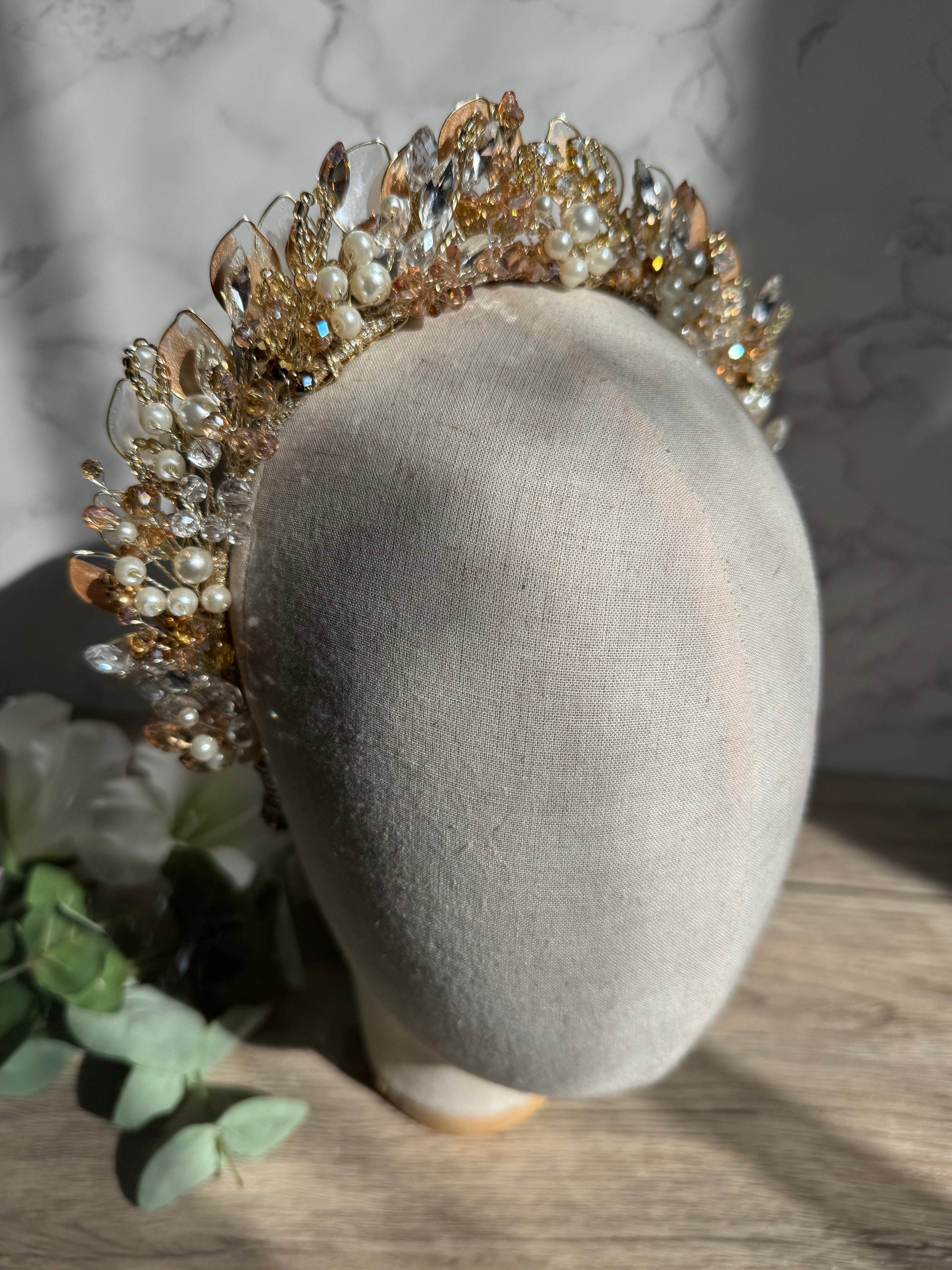 Alice Crown in Gold and Pearl Alice Crown in Gold and Pearl Precius pearls