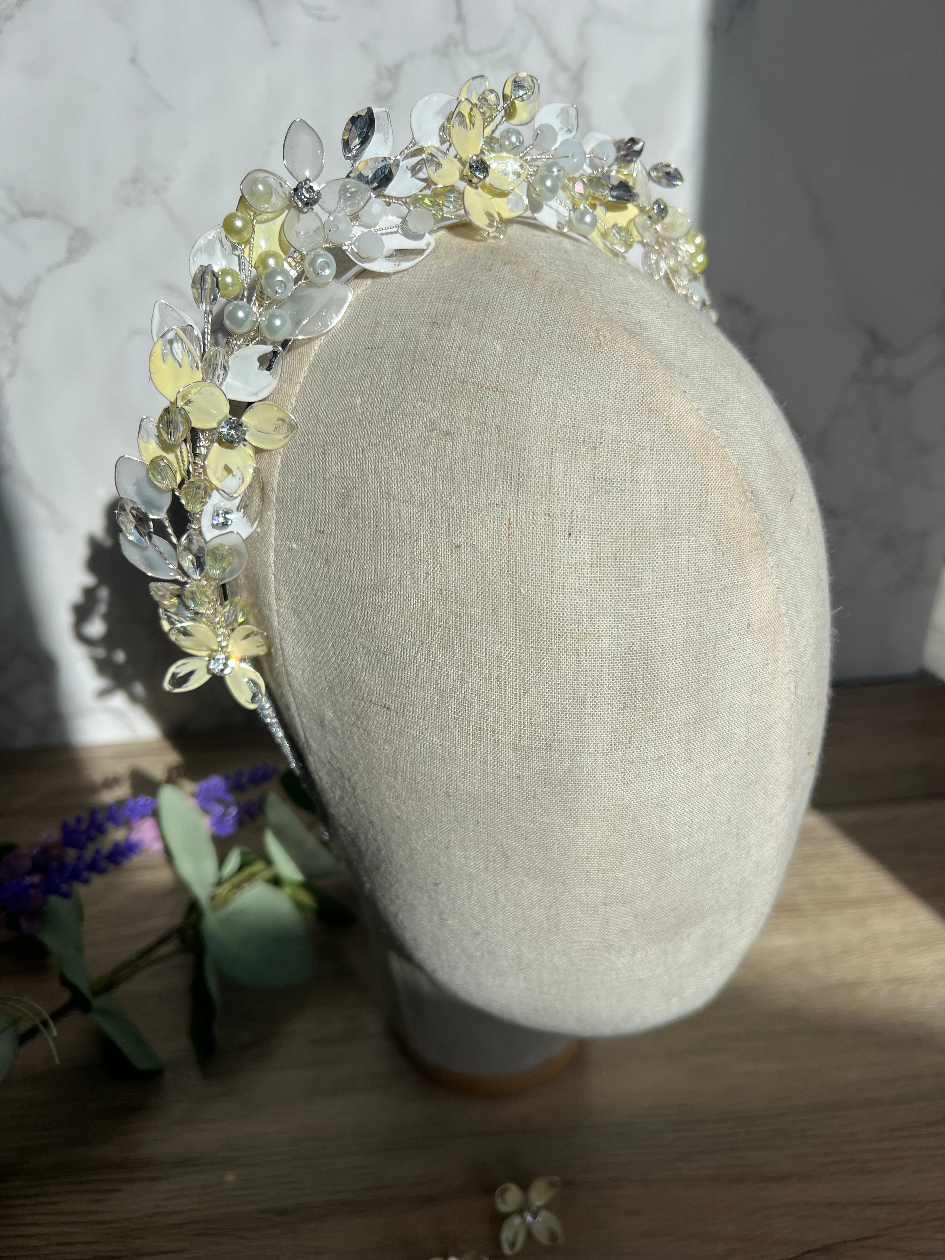 Yellow and White stunning wedding guest halo headpiece Yellow and White stunning wedding guest halo headpiece Precius pearls