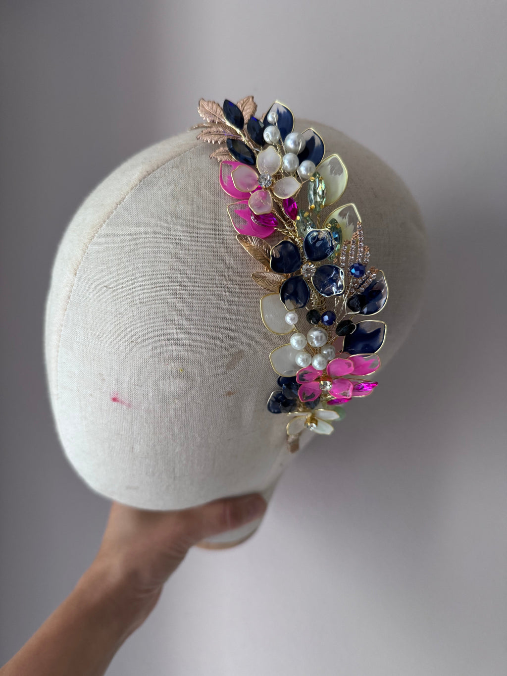 Navy, Pink and White side Heapdiece Navy, Pink and White side Heapdiece Precius pearls