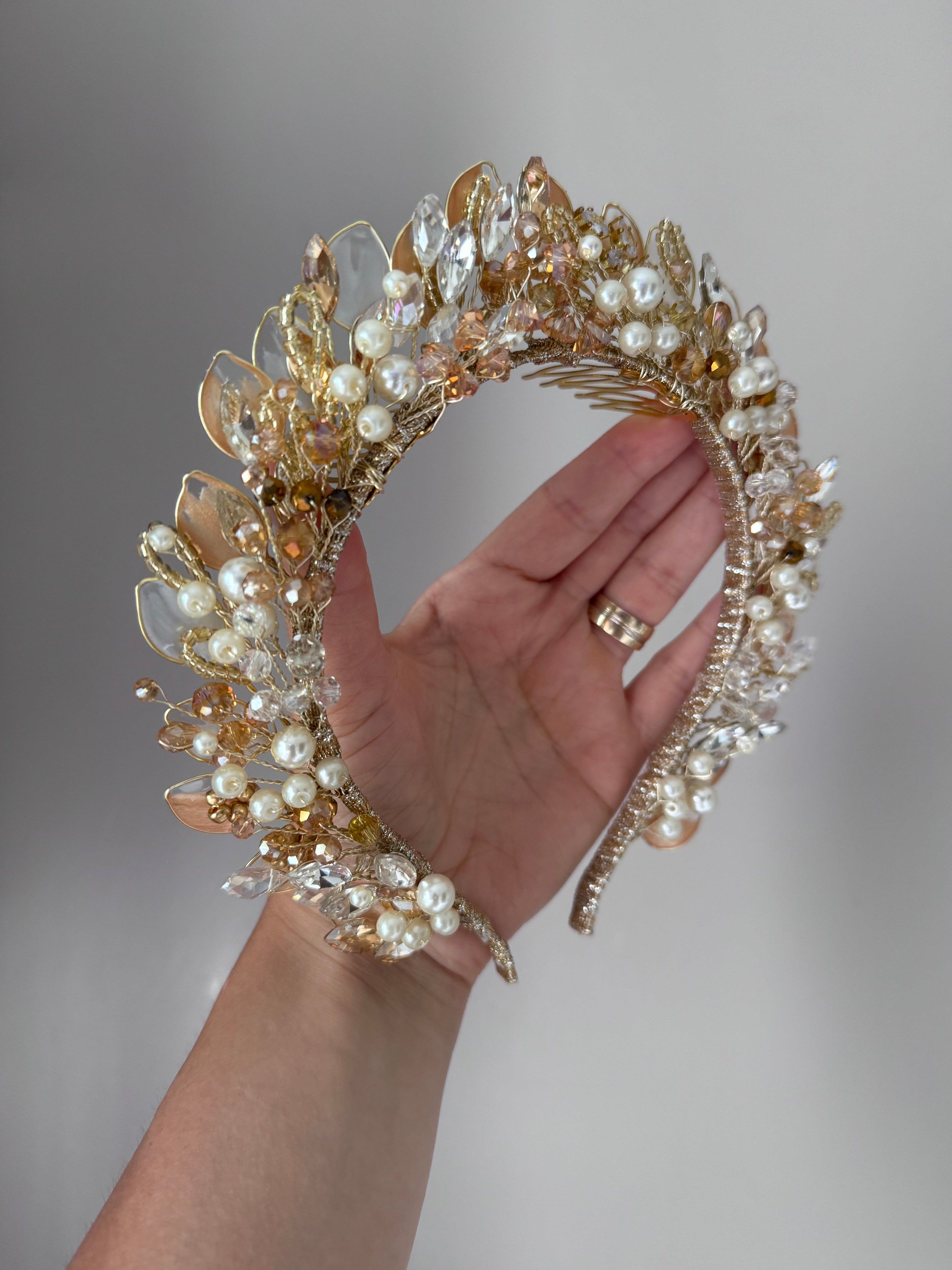 Alice Crown in Gold and Pearl Alice Crown in Gold and Pearl Precius pearls