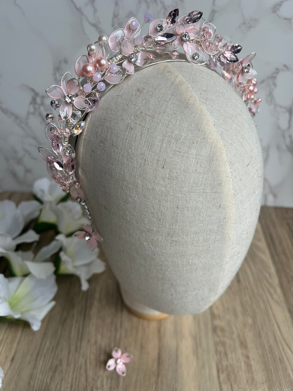Pink flower and leaf detail wedding guest crown Pink flower and leaf detail wedding guest crown Precius pearls