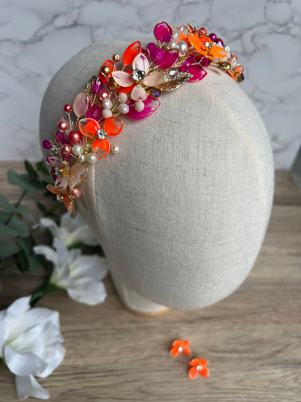 Stunning Orange and Fucshia low wedding guest headpiece Stunning Orange and Fucshia low wedding guest headpiece Precius pearls
