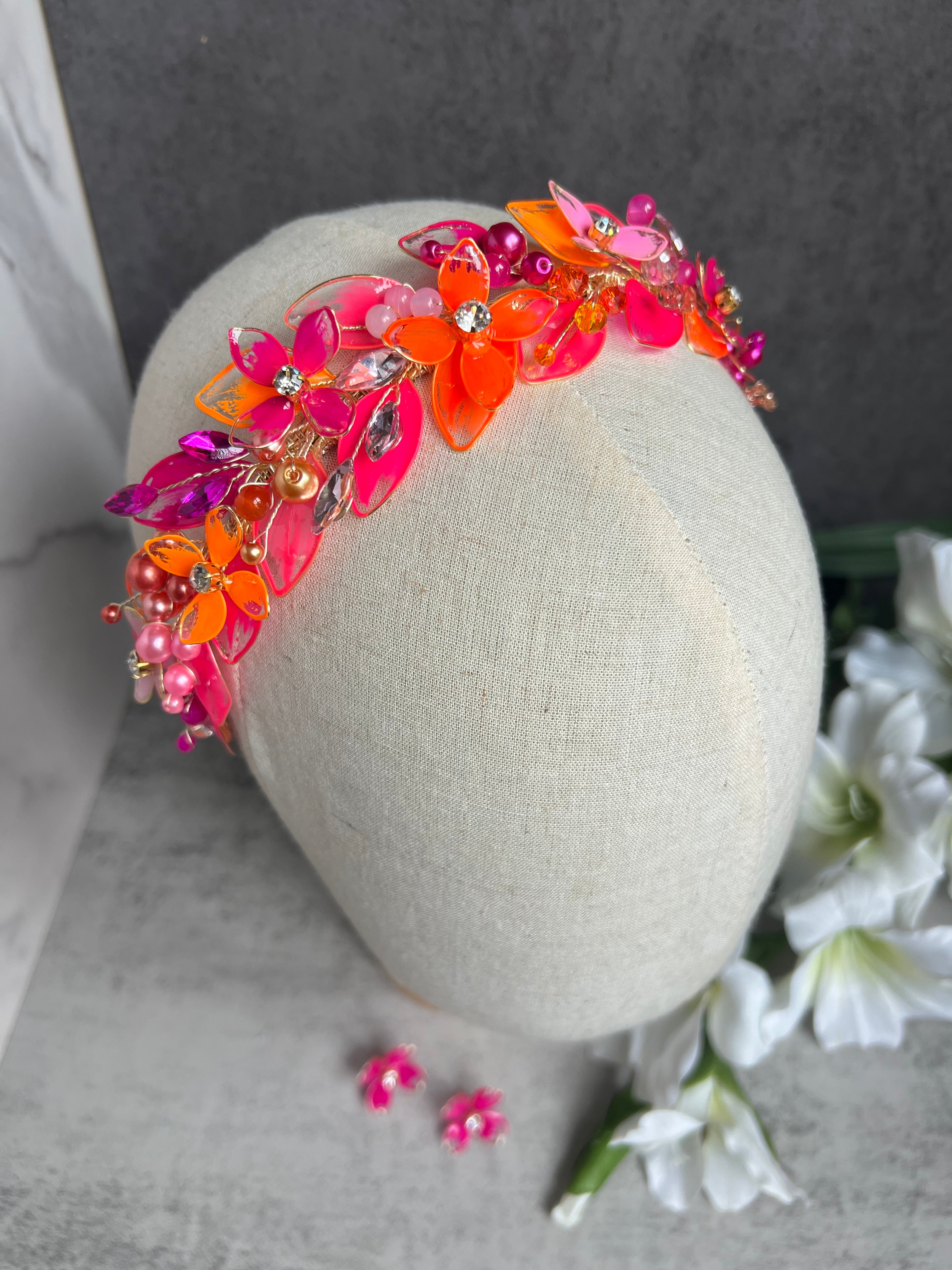 Leaf crown in Orange and Pink shades Leaf crown in Orange and Pink shades Precius pearls