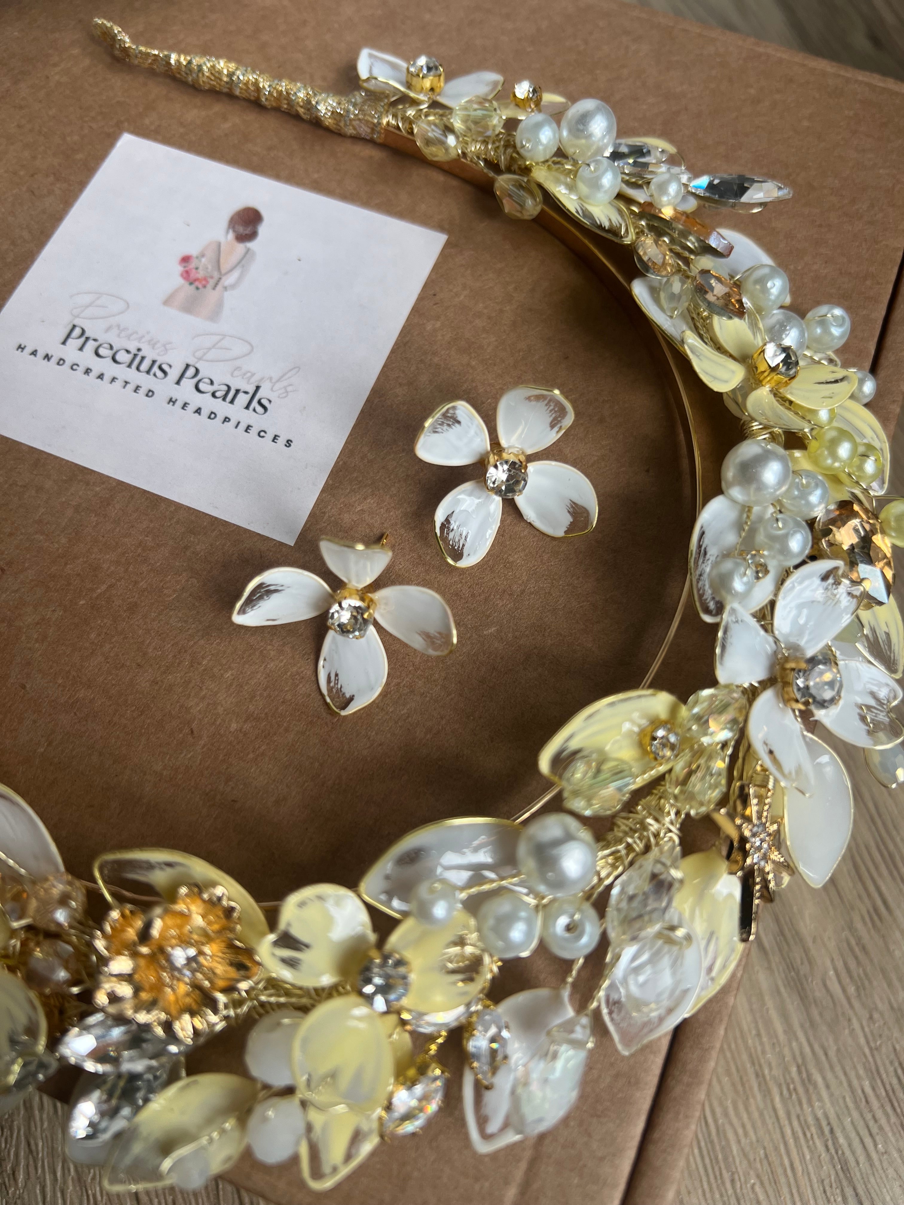 Yellow and White stunning wedding guest halo headpiece Yellow and White stunning wedding guest halo headpiece Precius pearls