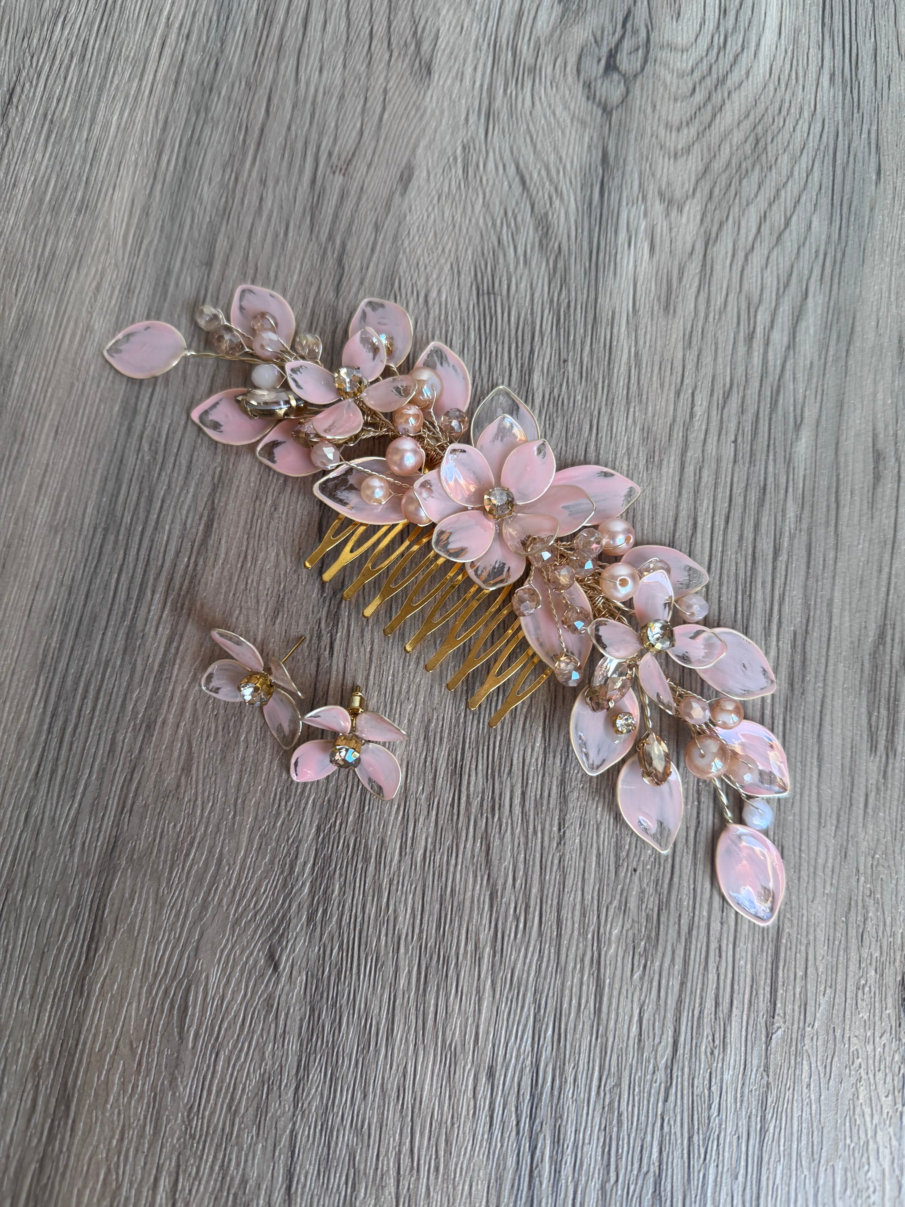 Beige Wedding guest comb Beige Wedding guest comb Precius pearls
