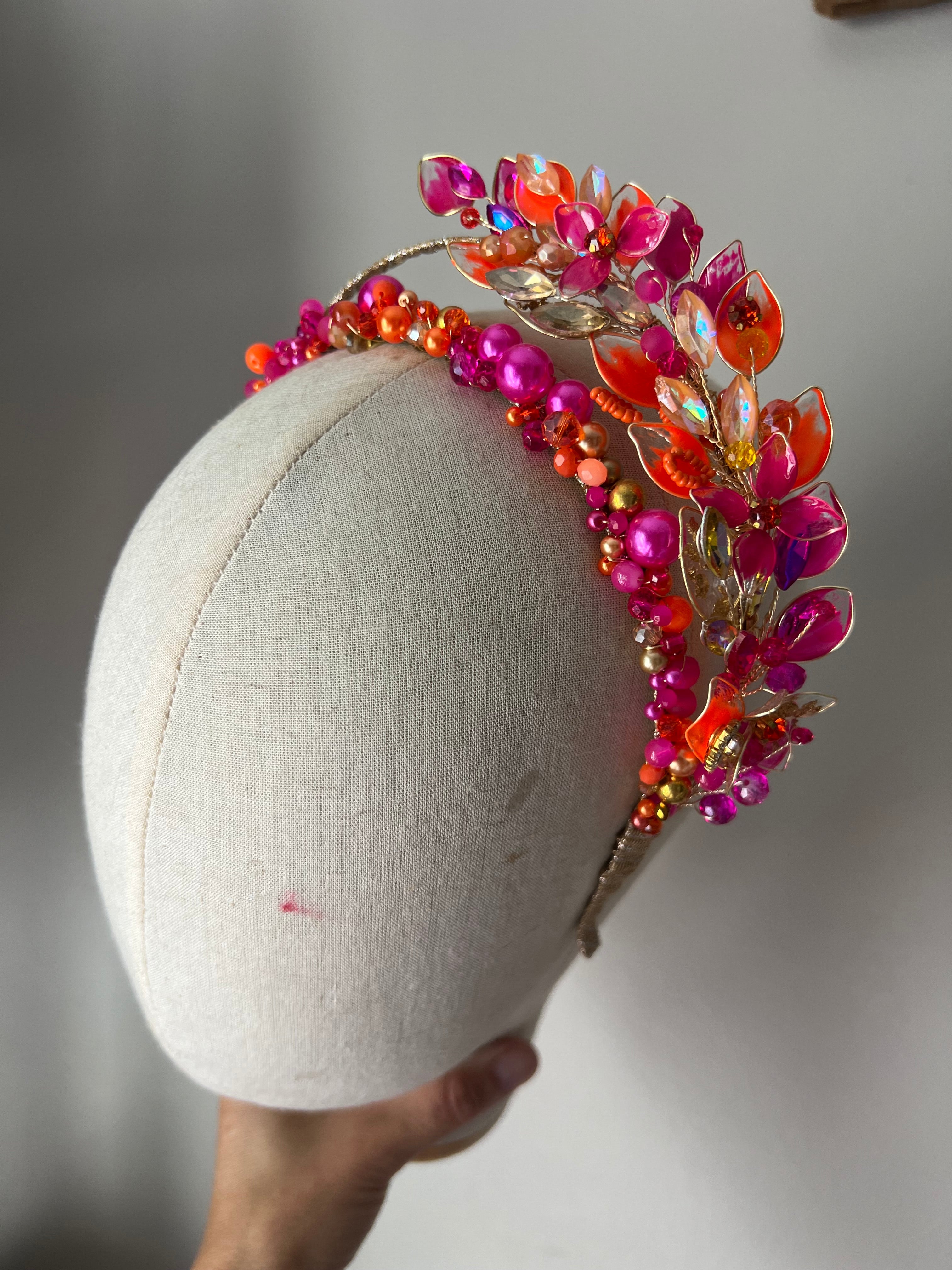 Orange and Fucshia side halo Orange and Fucshia side halo Precius pearls
