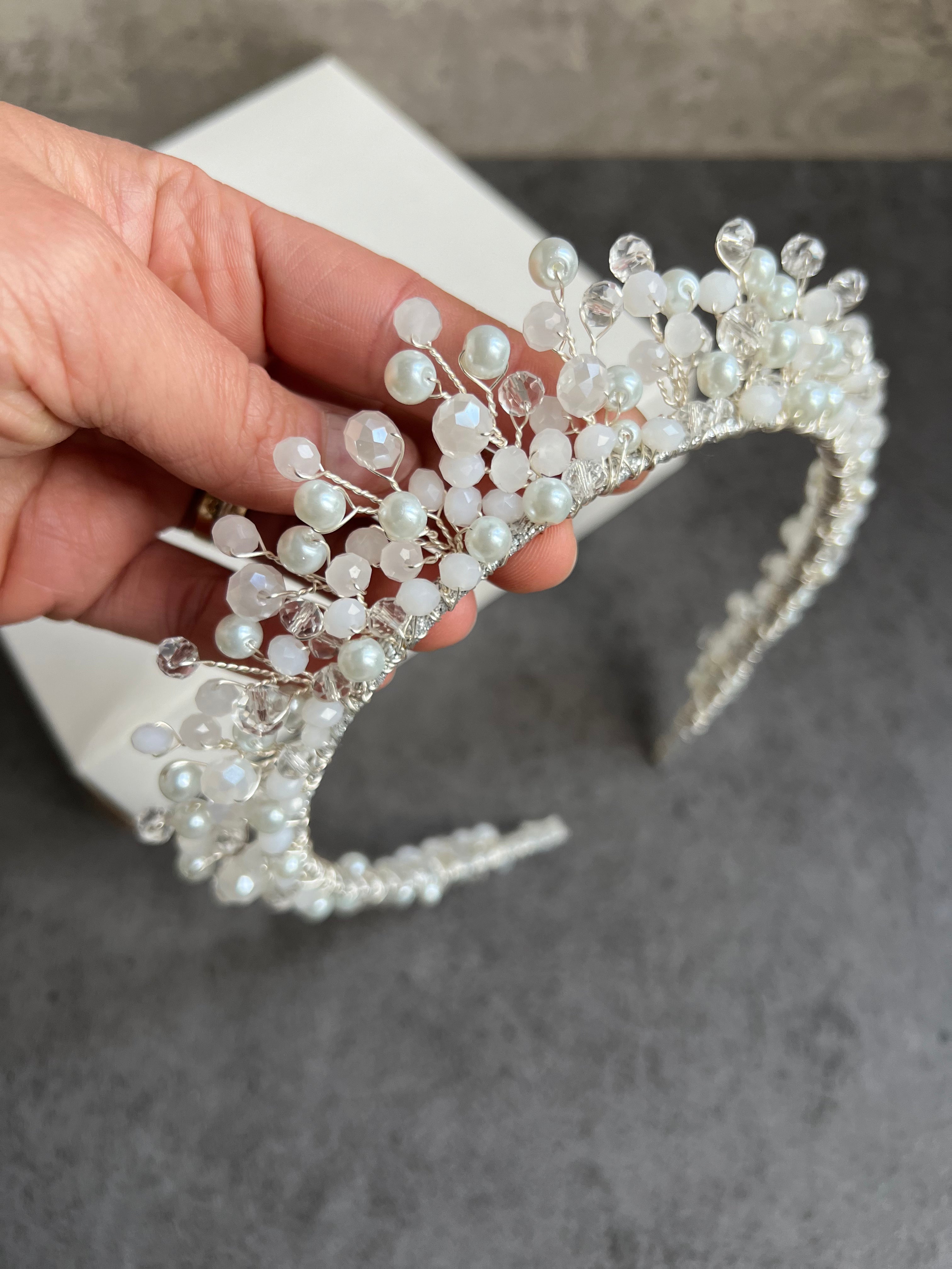 Bridal pointed tiara Bridal pointed tiara Precius pearls