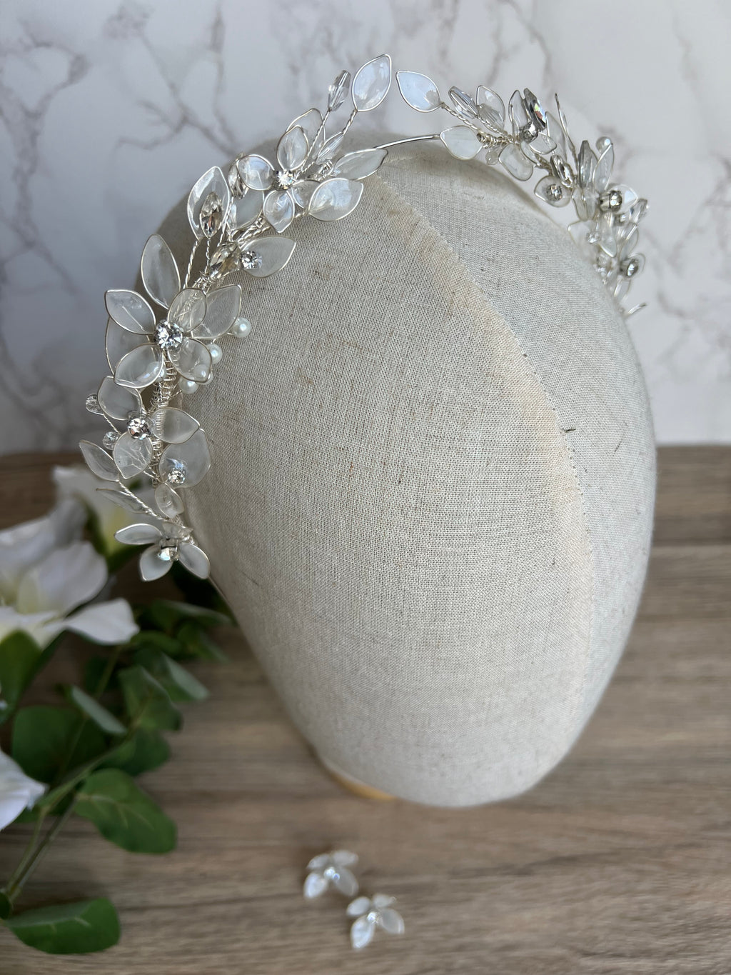 Milky white shade flower tiara Milky white shade flower tiara Precius pearls